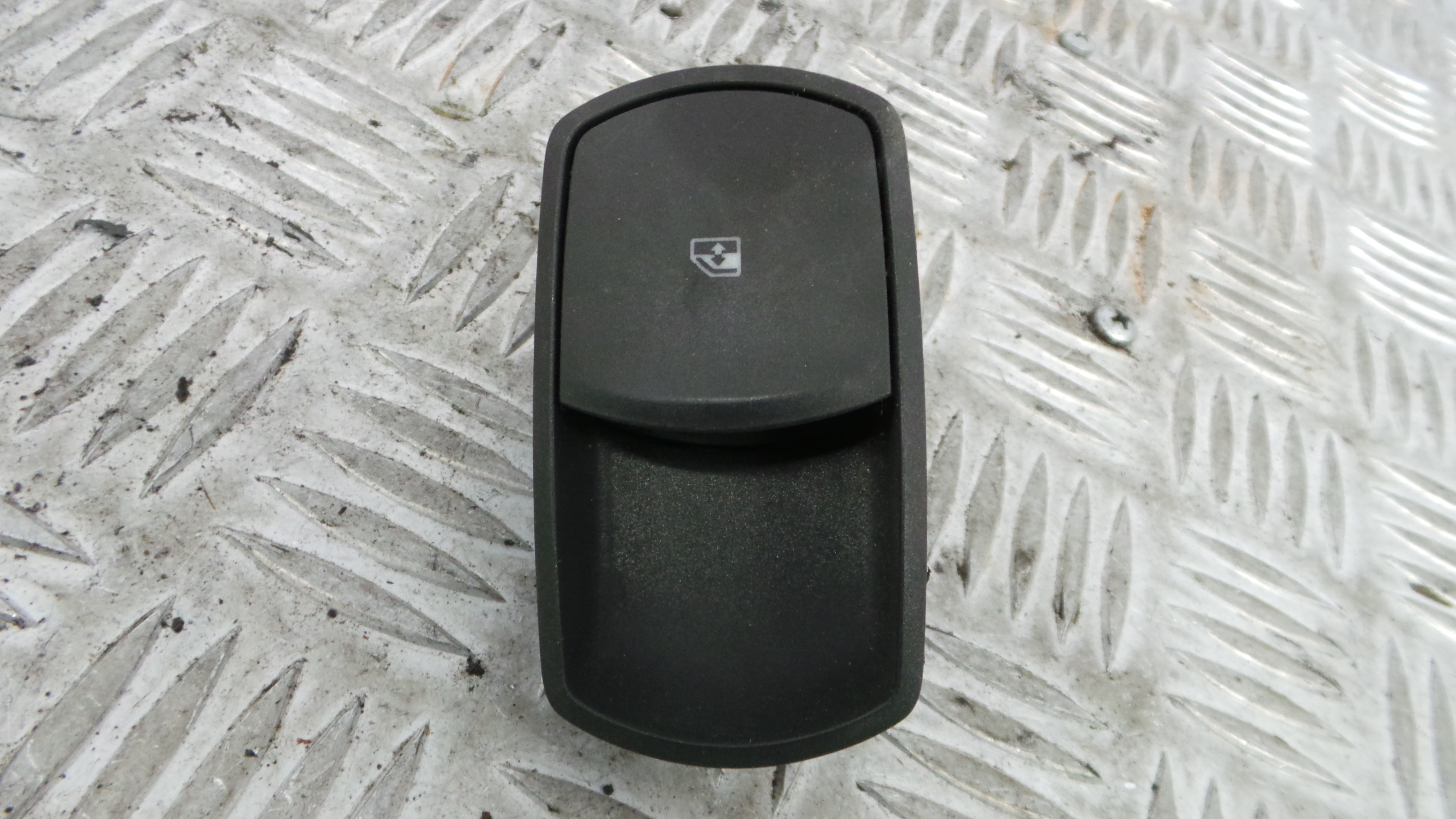 Interruptor / Comando Elevador Vidro Frente Dto  13189333 - OPEL CORSA D (S07)-33635127 Interruptor / Comando Elevador Vidro Frente Dto  13189333 - OPEL CORSA D (S07)-33635127