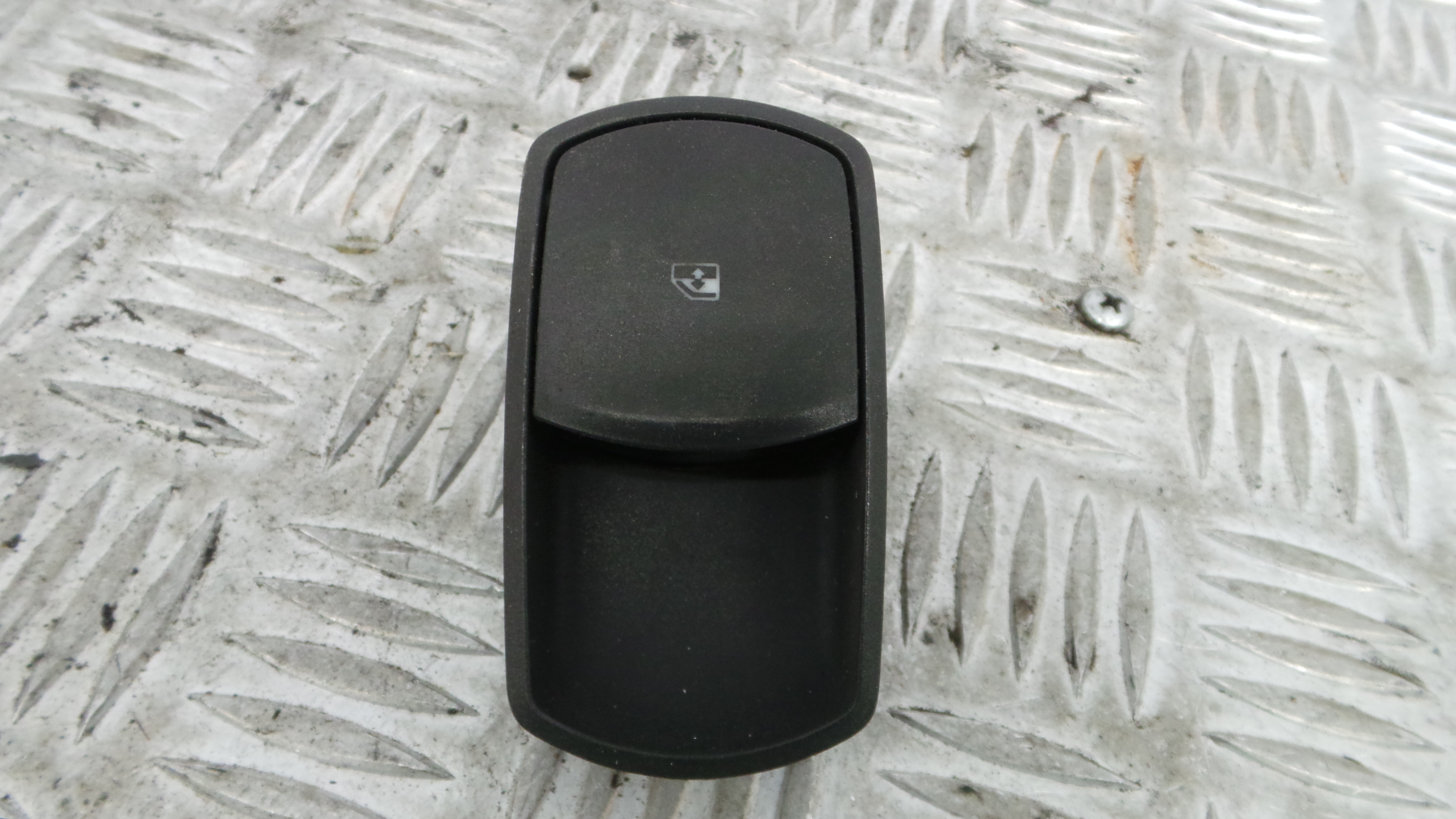 Interruptor / Comando Elevador Vidro Frente Dto  13189333 - OPEL CORSA D (S07)-33635130 Interruptor / Comando Elevador Vidro Frente Dto  13189333 - OPEL CORSA D (S07)-33635130