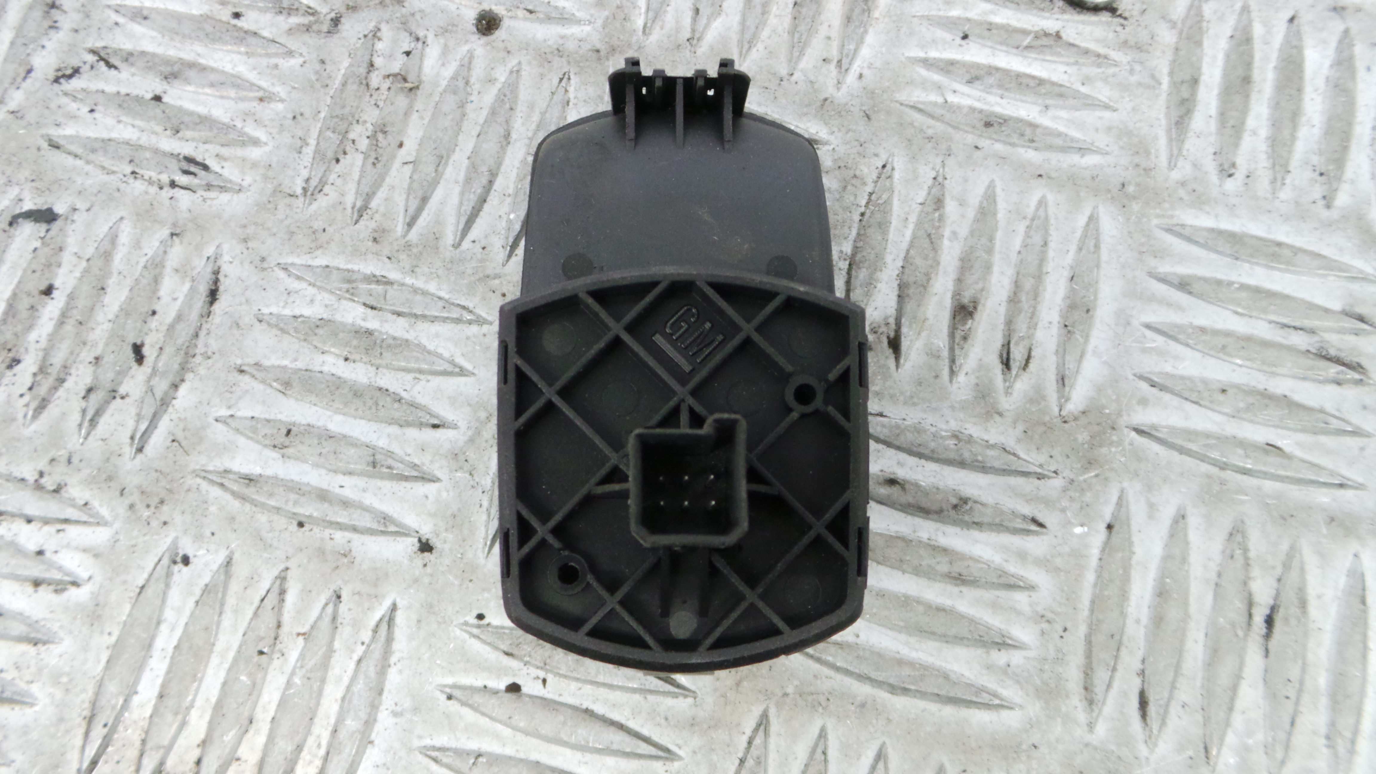 Interruptor / Comando Elevador Vidro Frente Dto  13189333 - OPEL CORSA D (S07)-33635130