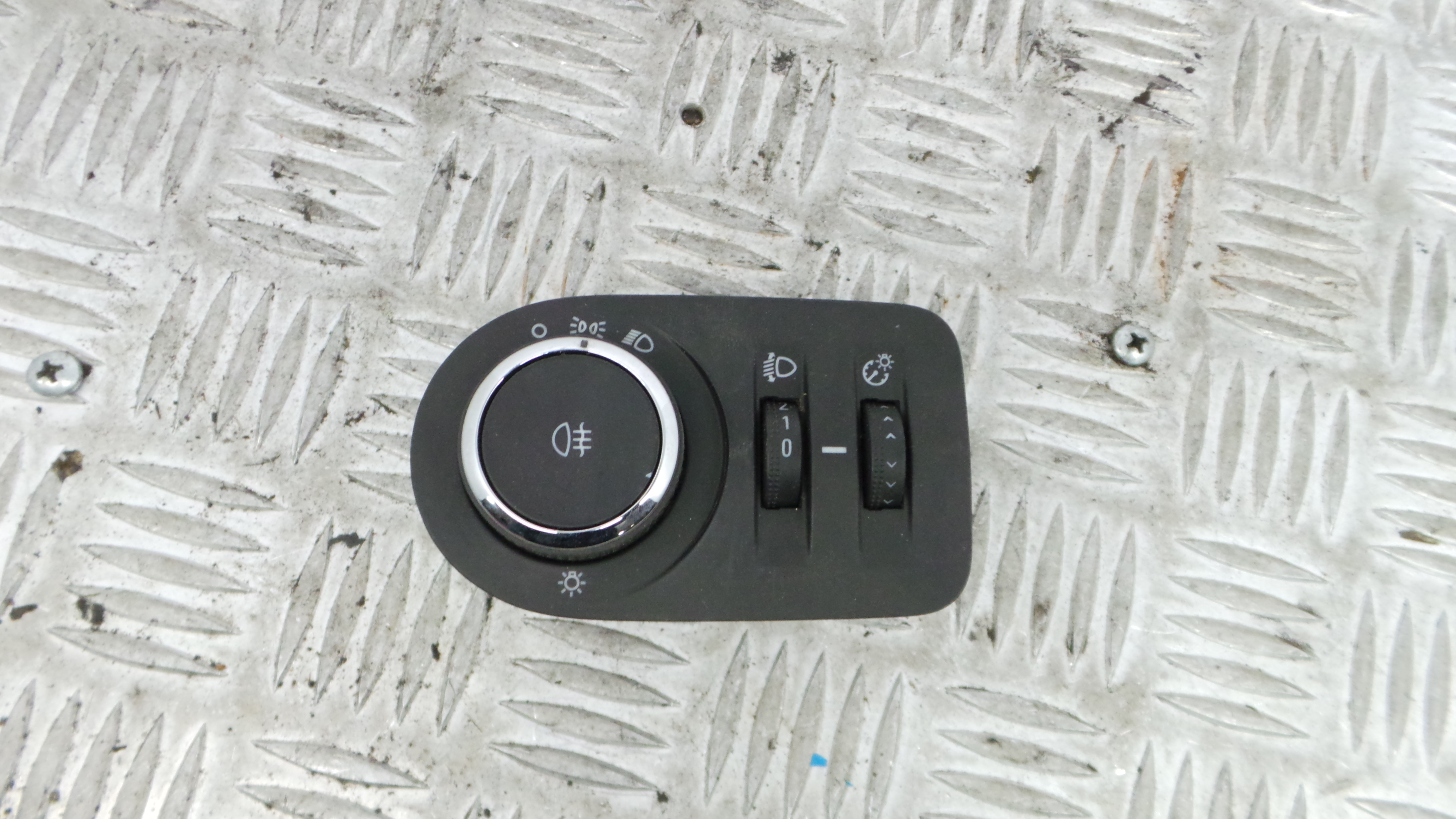 Comando das luzes 13310330 - OPEL CORSA D (S07)-33635141 Comando das luzes 13310330 - OPEL CORSA D (S07)-33635141