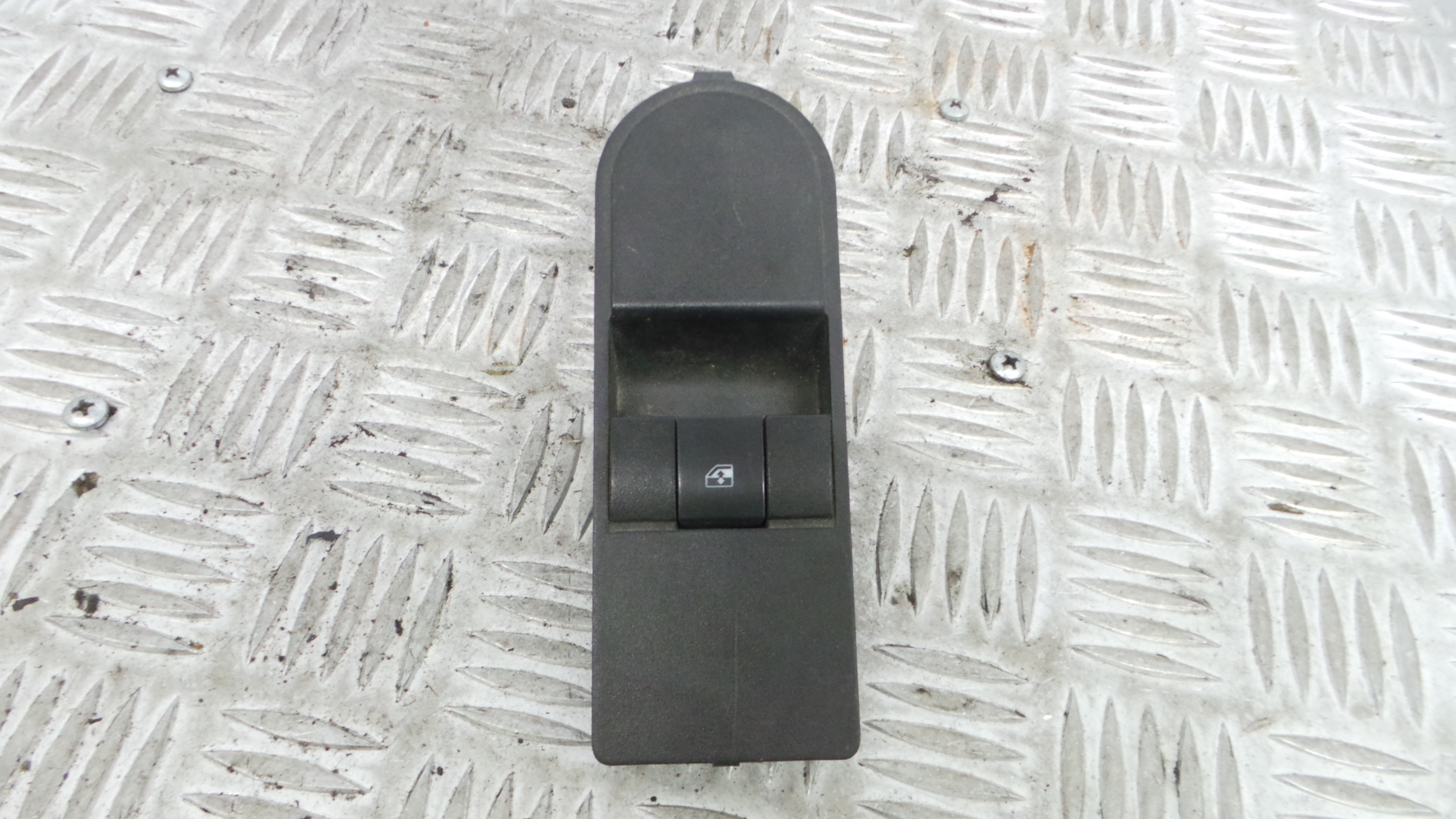 Interruptor / Comando Elevador Vidro Frente Dto  13197132 - OPEL ASTRA H (A04)-33635147 Interruptor / Comando Elevador Vidro Frente Dto  13197132 - OPEL ASTRA H (A04)-33635147