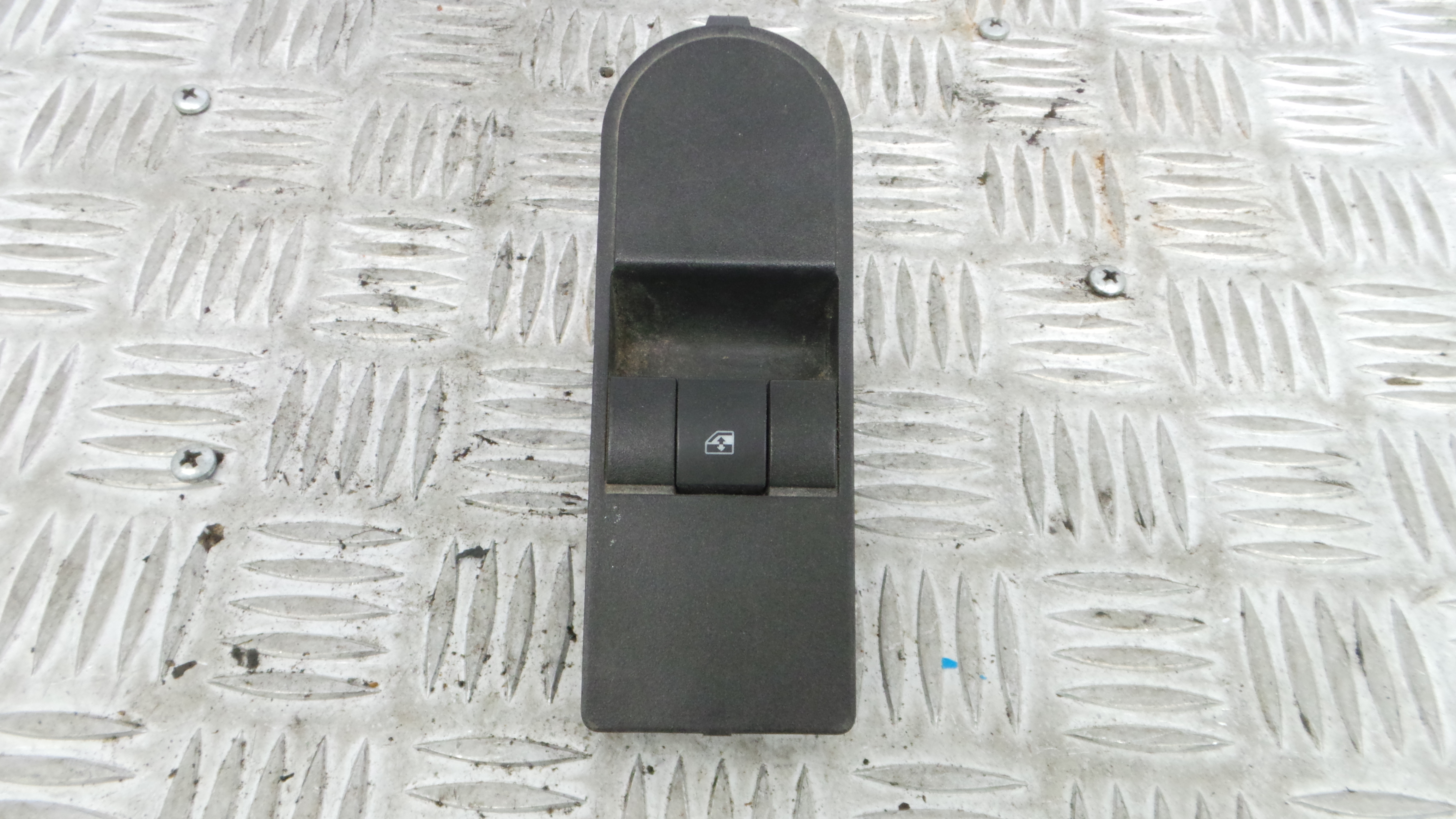 Interruptor / Comando Elevador Vidro Frente Dto  13197132 - OPEL ASTRA H (A04)-33635150 Interruptor / Comando Elevador Vidro Frente Dto  13197132 - OPEL ASTRA H (A04)-33635150