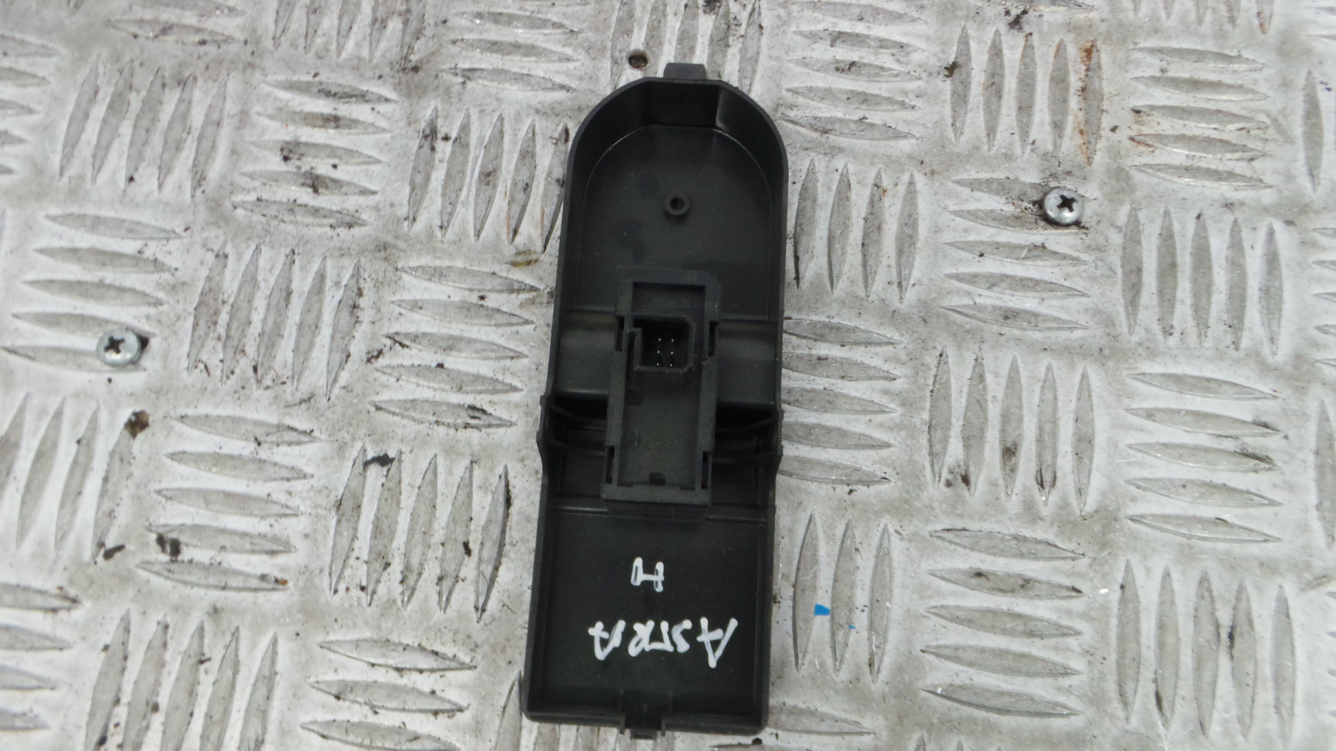 Interruptor / Comando Elevador Vidro Frente Dto  13197132 - OPEL ASTRA H (A04)-33635150