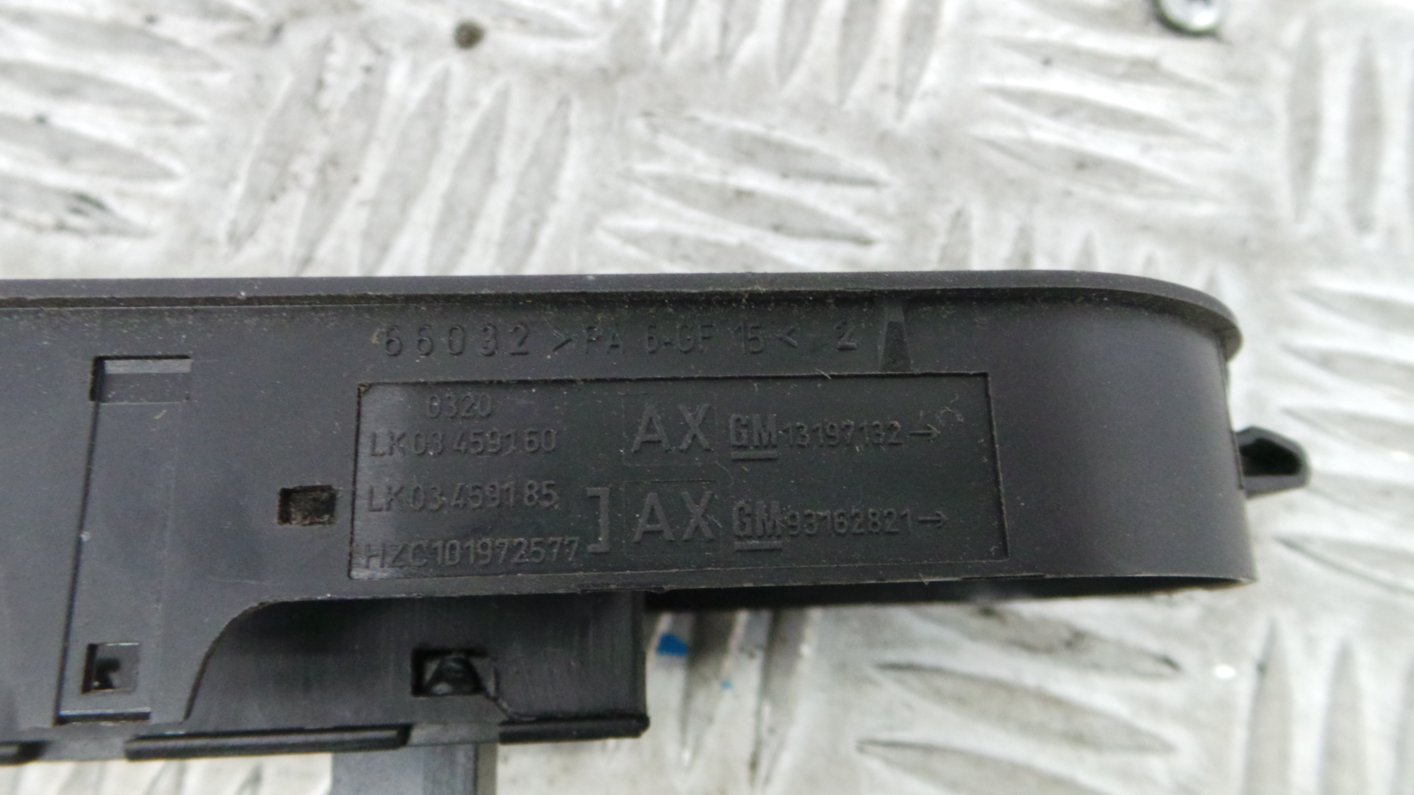 Interruptor / Comando Elevador Vidro Frente Dto  13197132 - OPEL ASTRA H (A04)-33635150