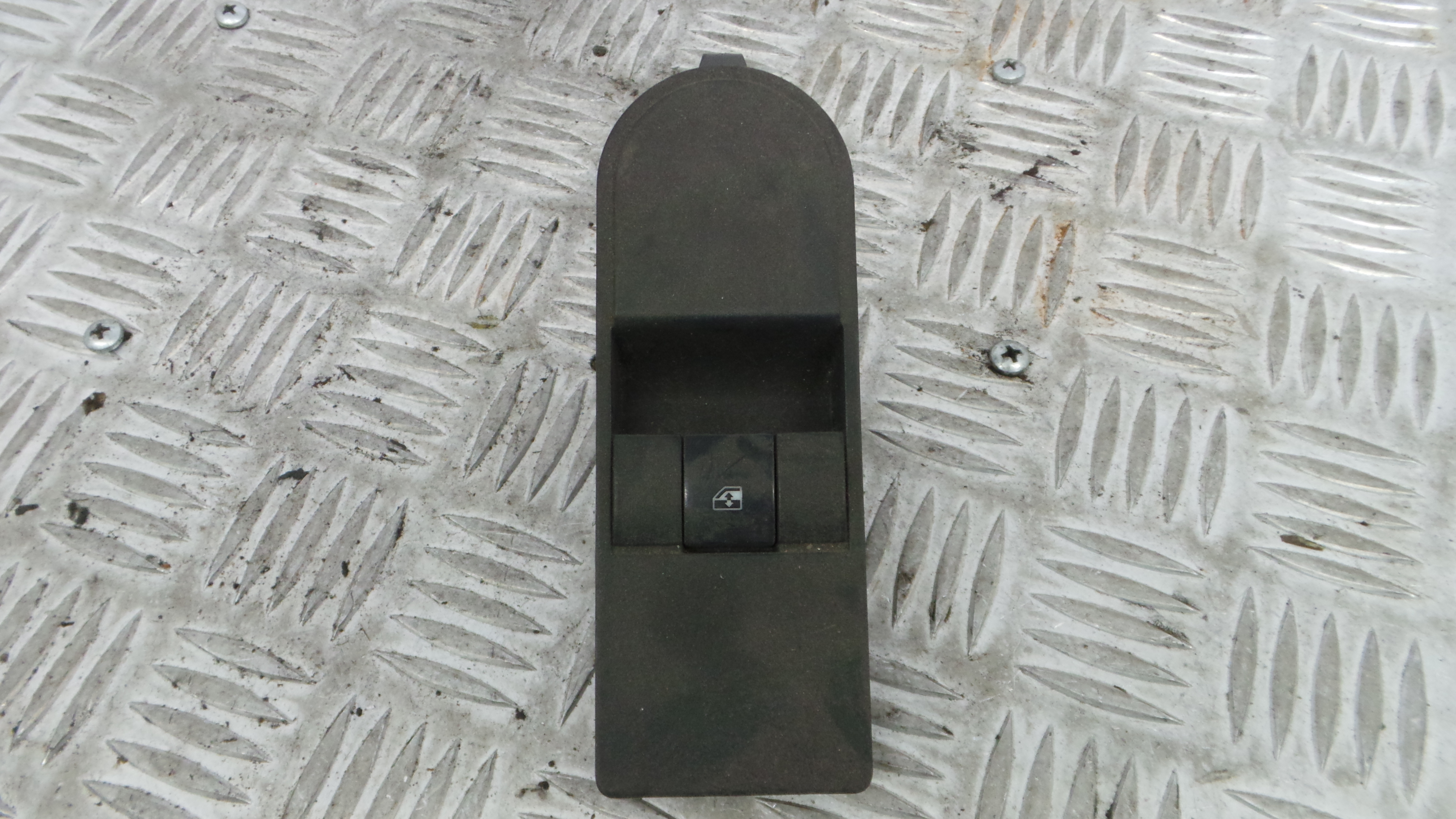Interruptor / Comando Elevador Vidro Frente Dto  13197132 - OPEL ASTRA H (A04)-33635153