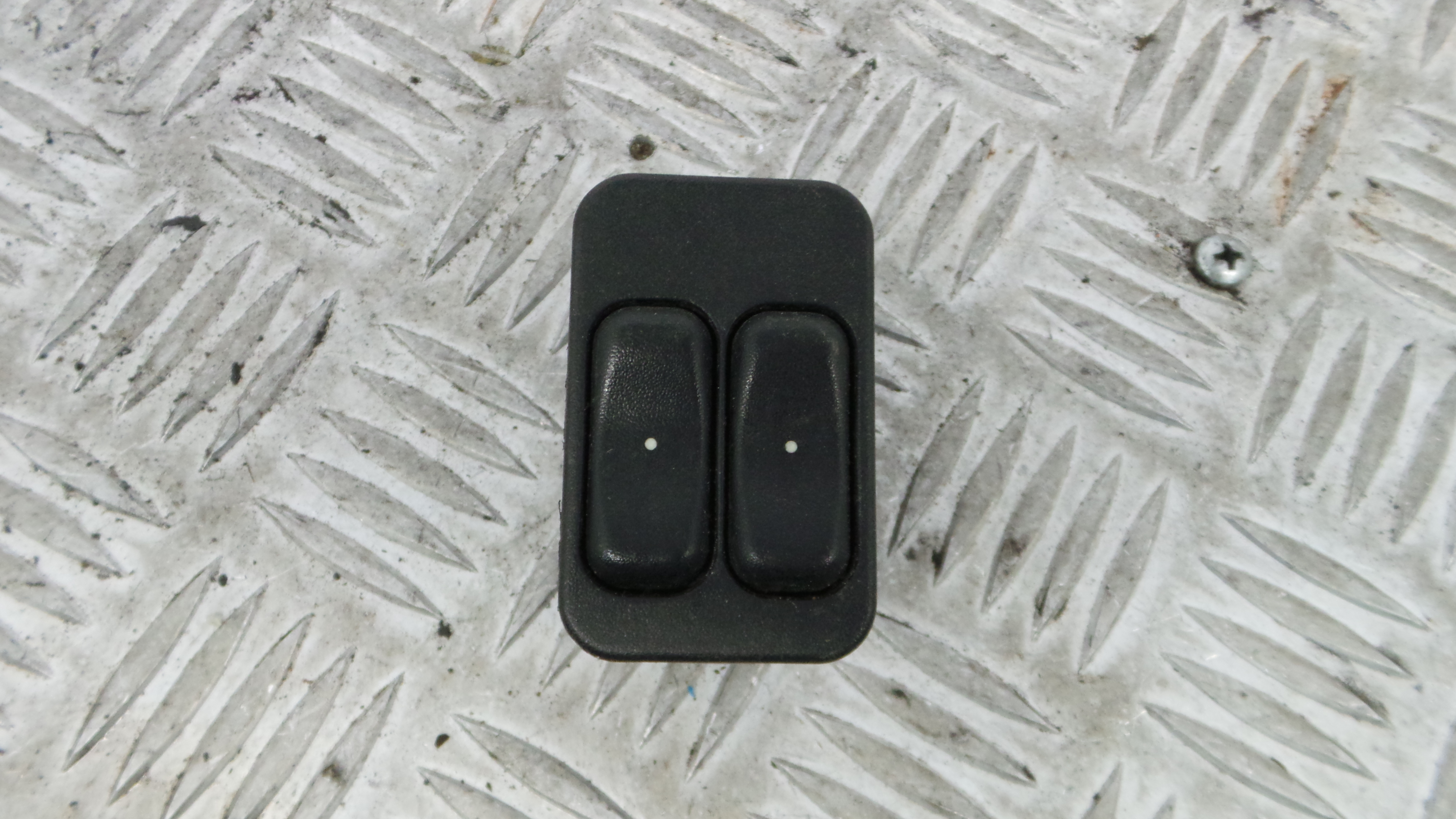 Interruptor / Comando Elevador Vidro Frente Esq  90561086 - OPEL ASTRA G Hatchback (T98)-33635165