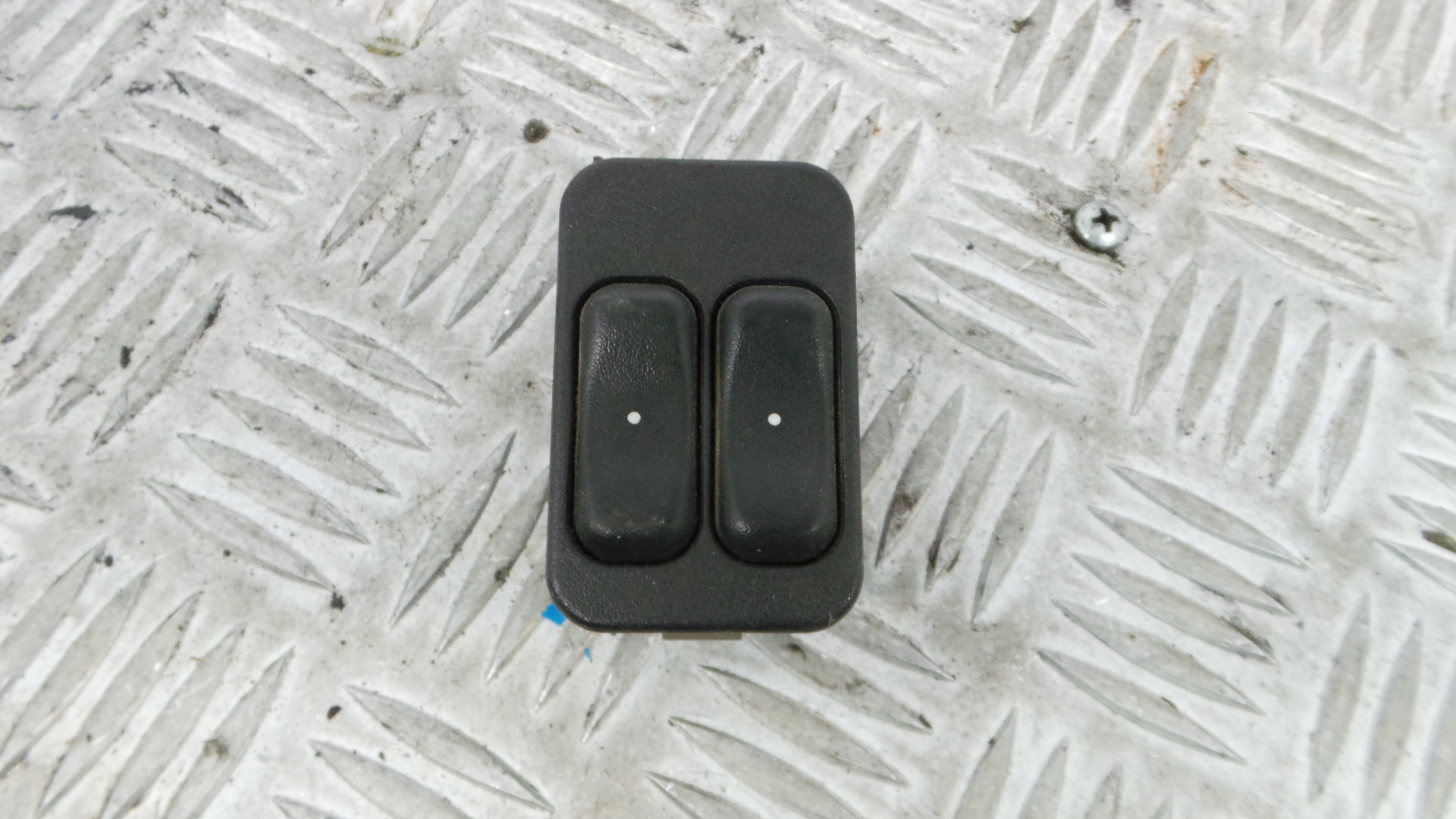 Interruptor / Comando Elevador Vidro Frente Esq  24409205 - OPEL CORSA C (X01)-33635168