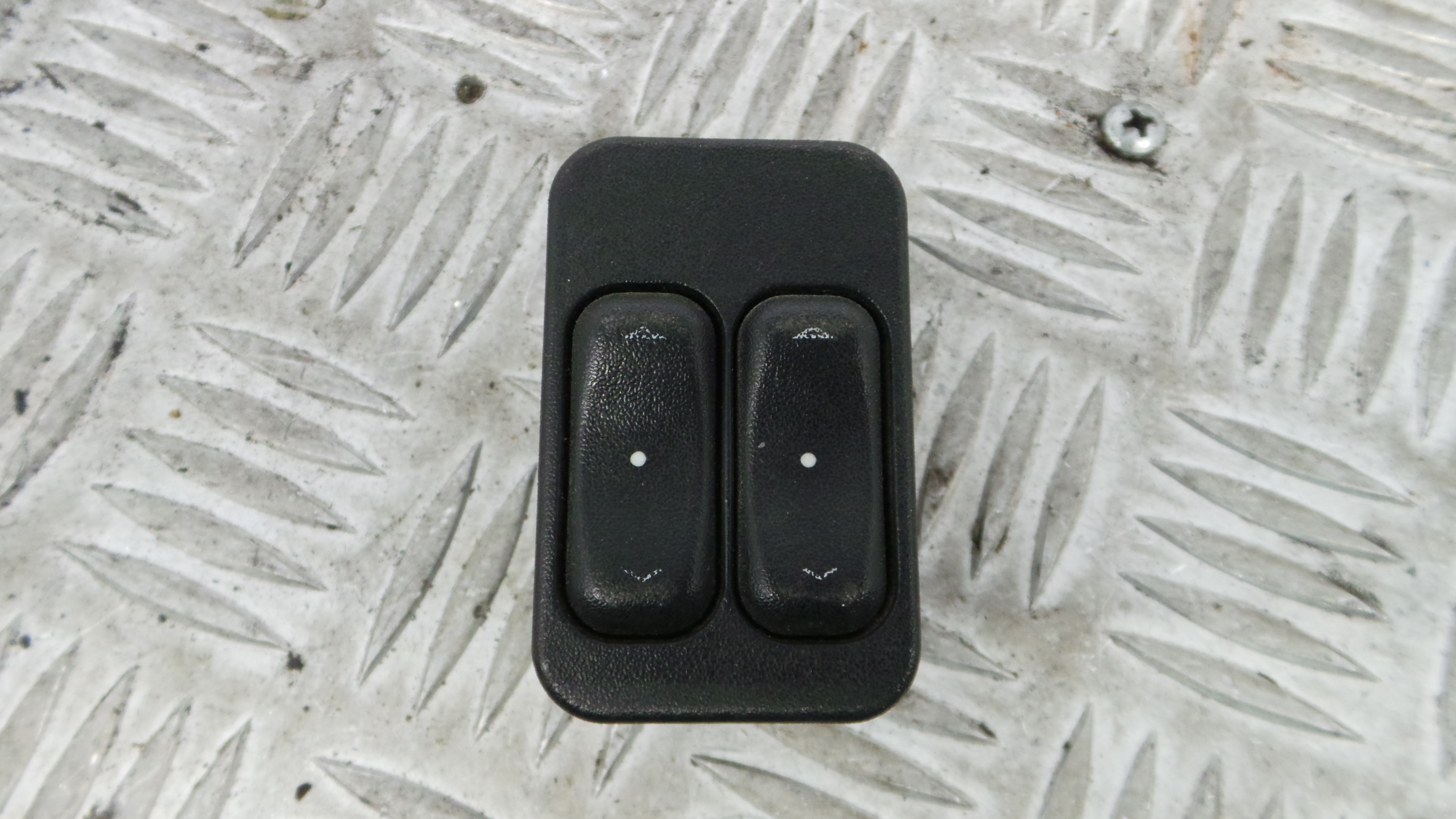 Interruptor / Comando Elevador Vidro Frente Esq  90561088 - OPEL ASTRA G Hatchback (T98)-33635171