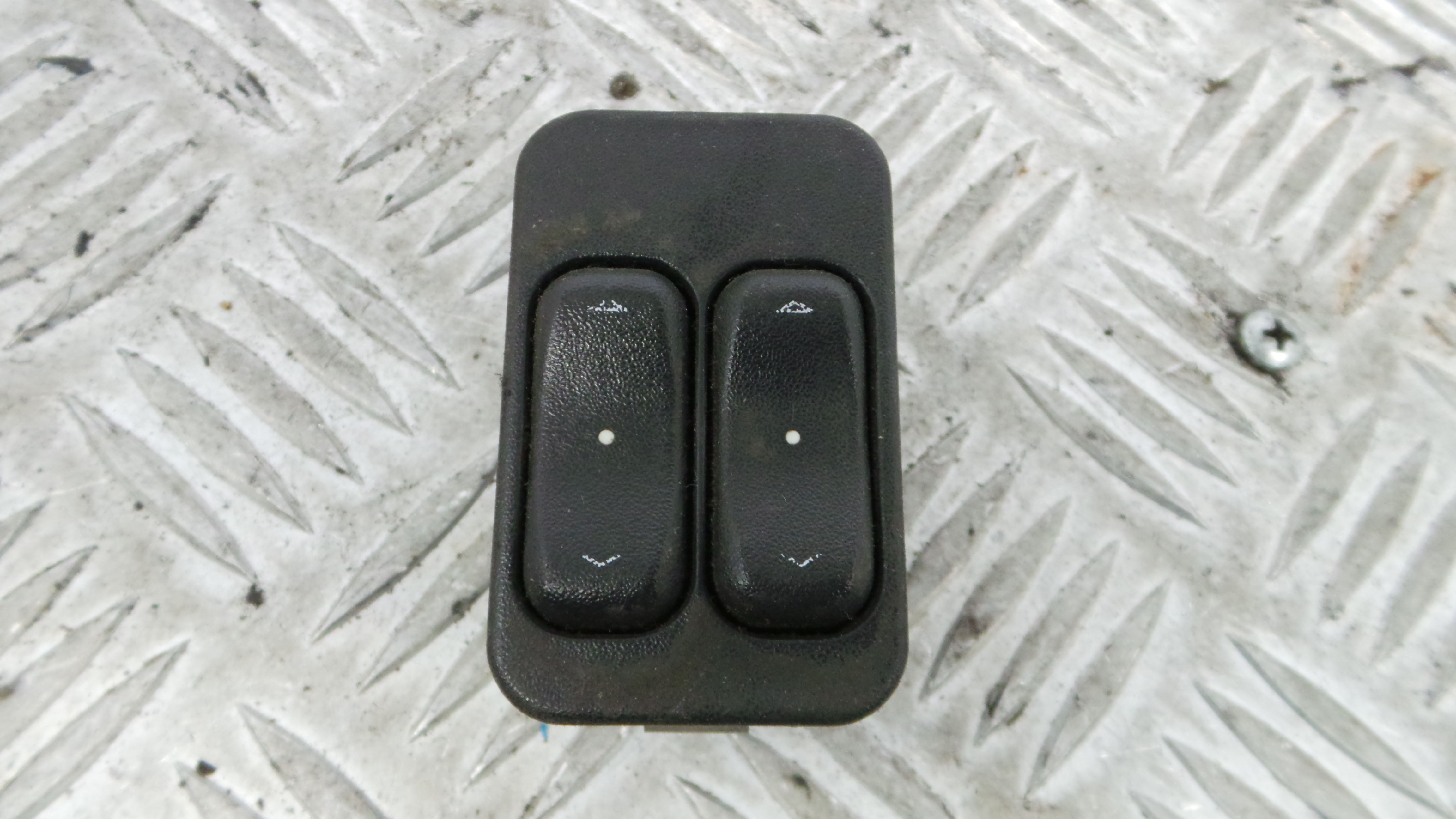 Interruptor / Comando Elevador Vidro Frente Esq  24409205 - OPEL CORSA C (X01)-33635182