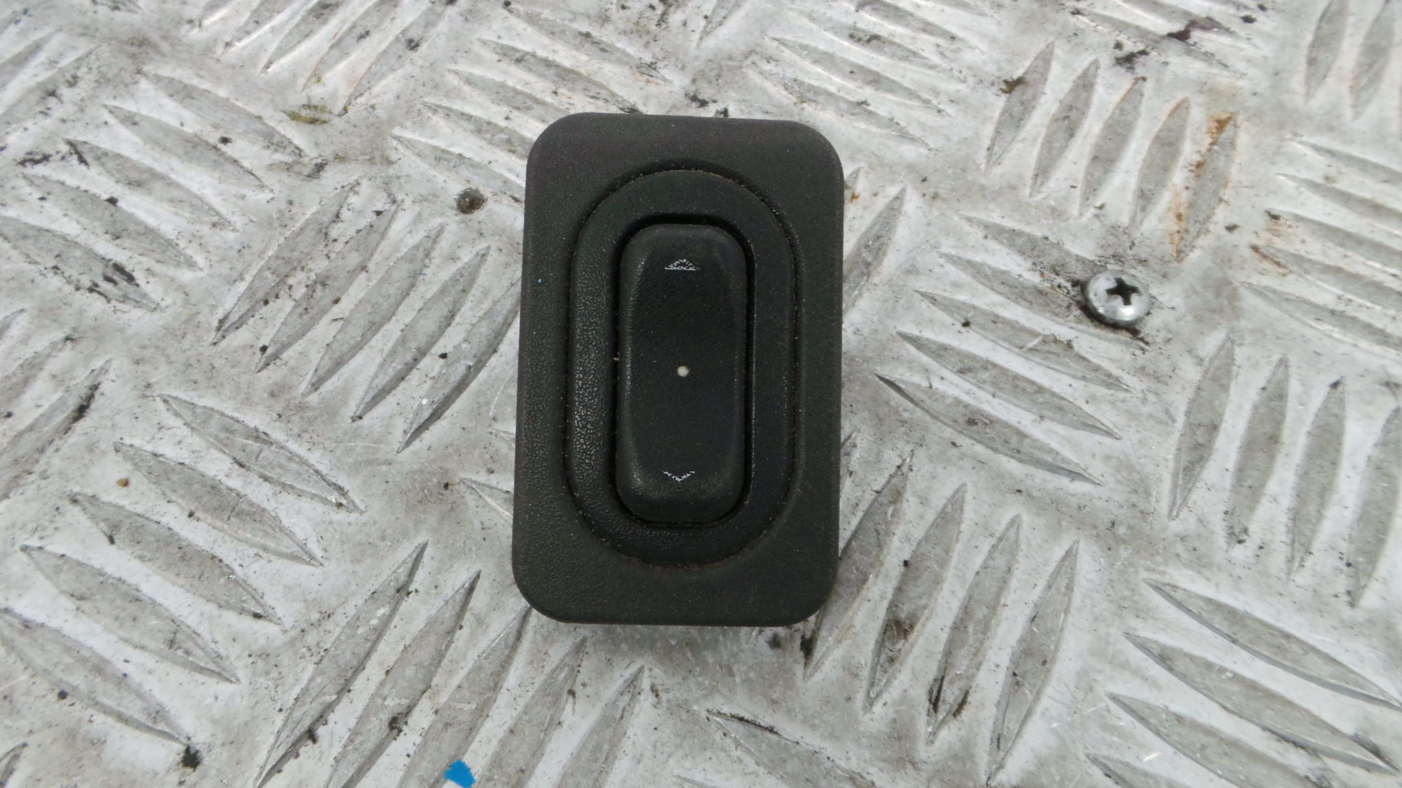 Interruptor / Comando Elevador Vidro Frente Dto  24407699 - OPEL CORSA C (X01)-33635194