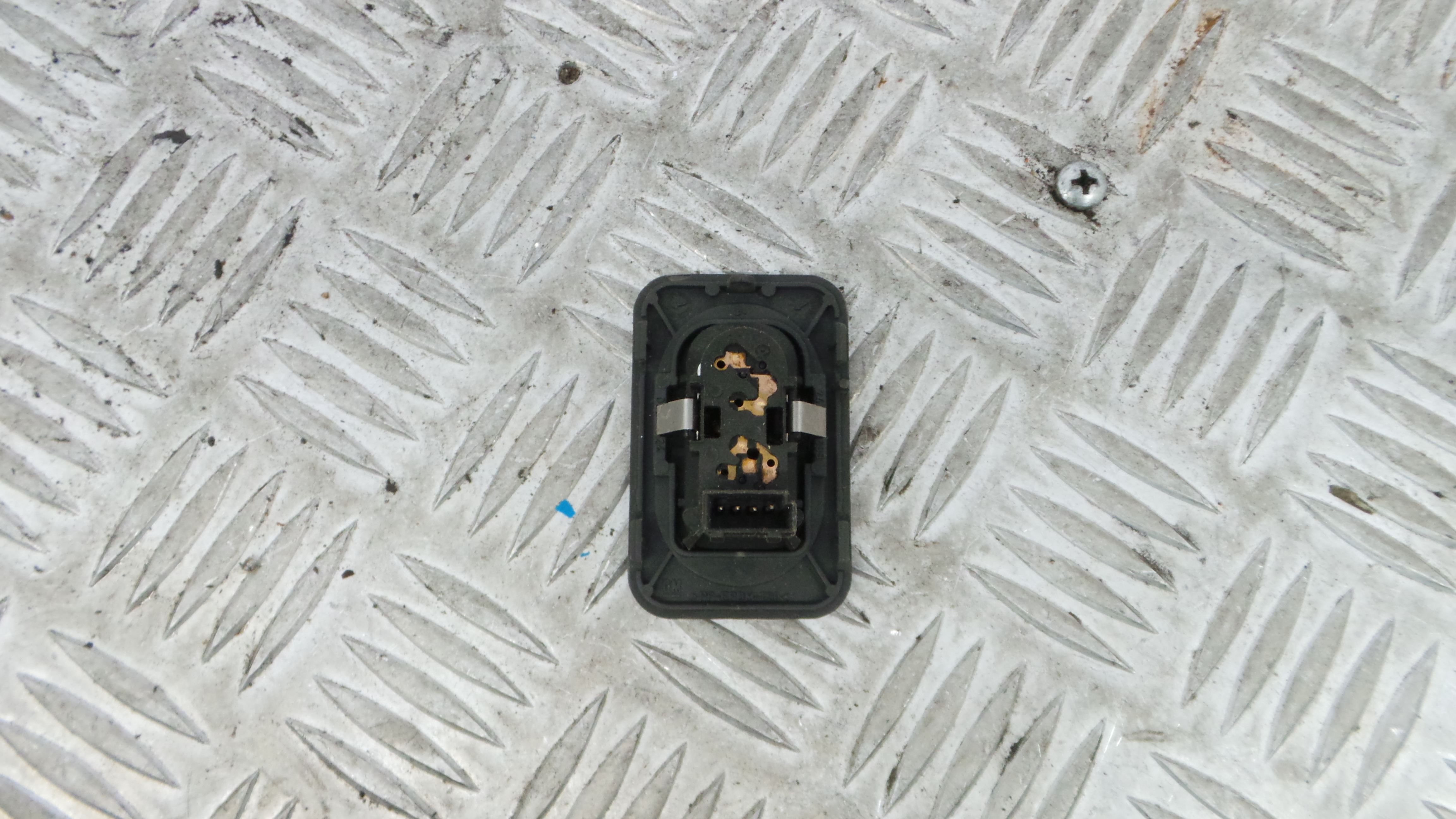 Interruptor / Comando Elevador Vidro Frente Dto  24407699 - OPEL CORSA C (X01)-33635194