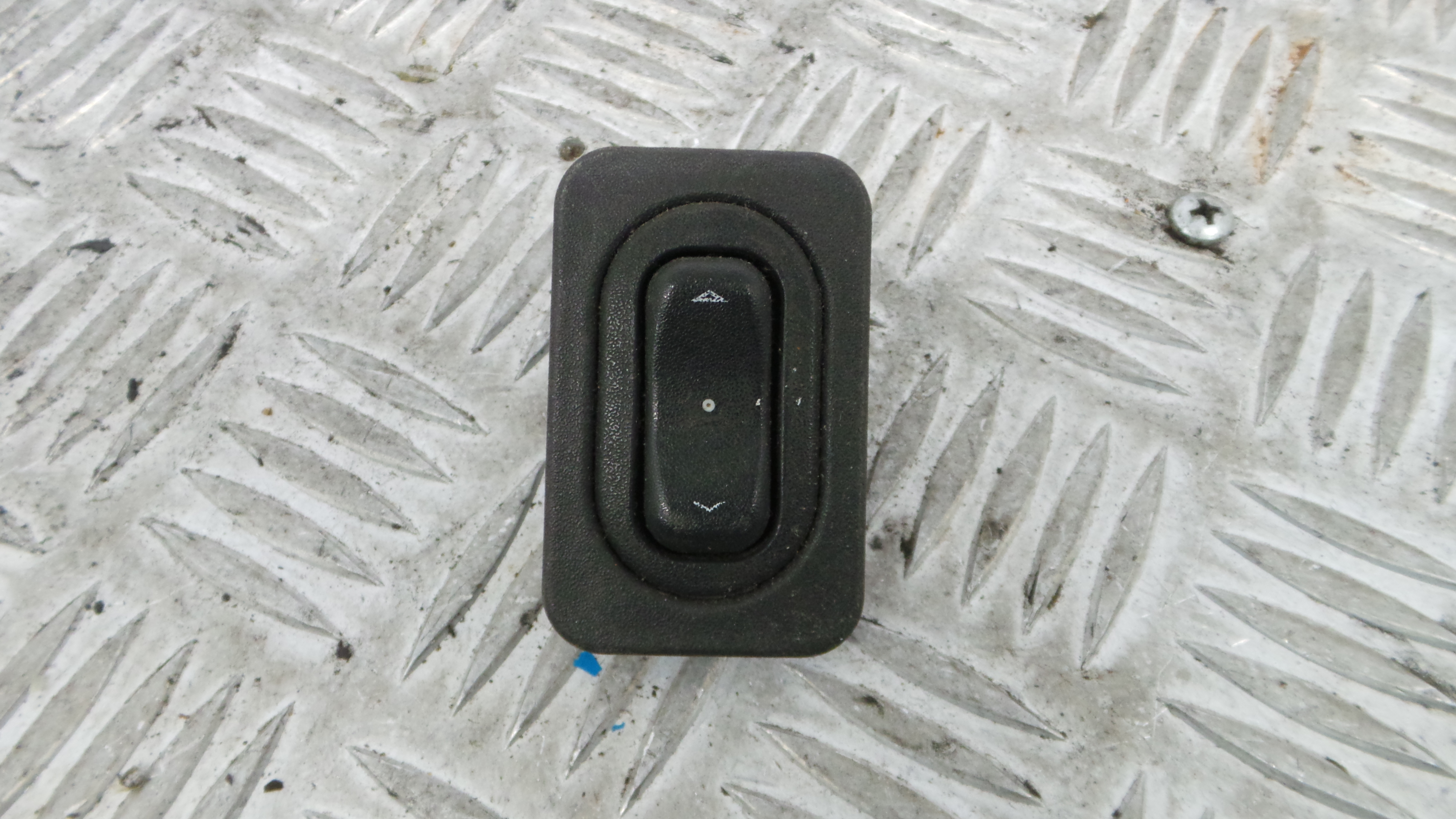 Interruptor / Comando Elevador Vidro Frente Dto  24407699 - OPEL CORSA C (X01)-33635202