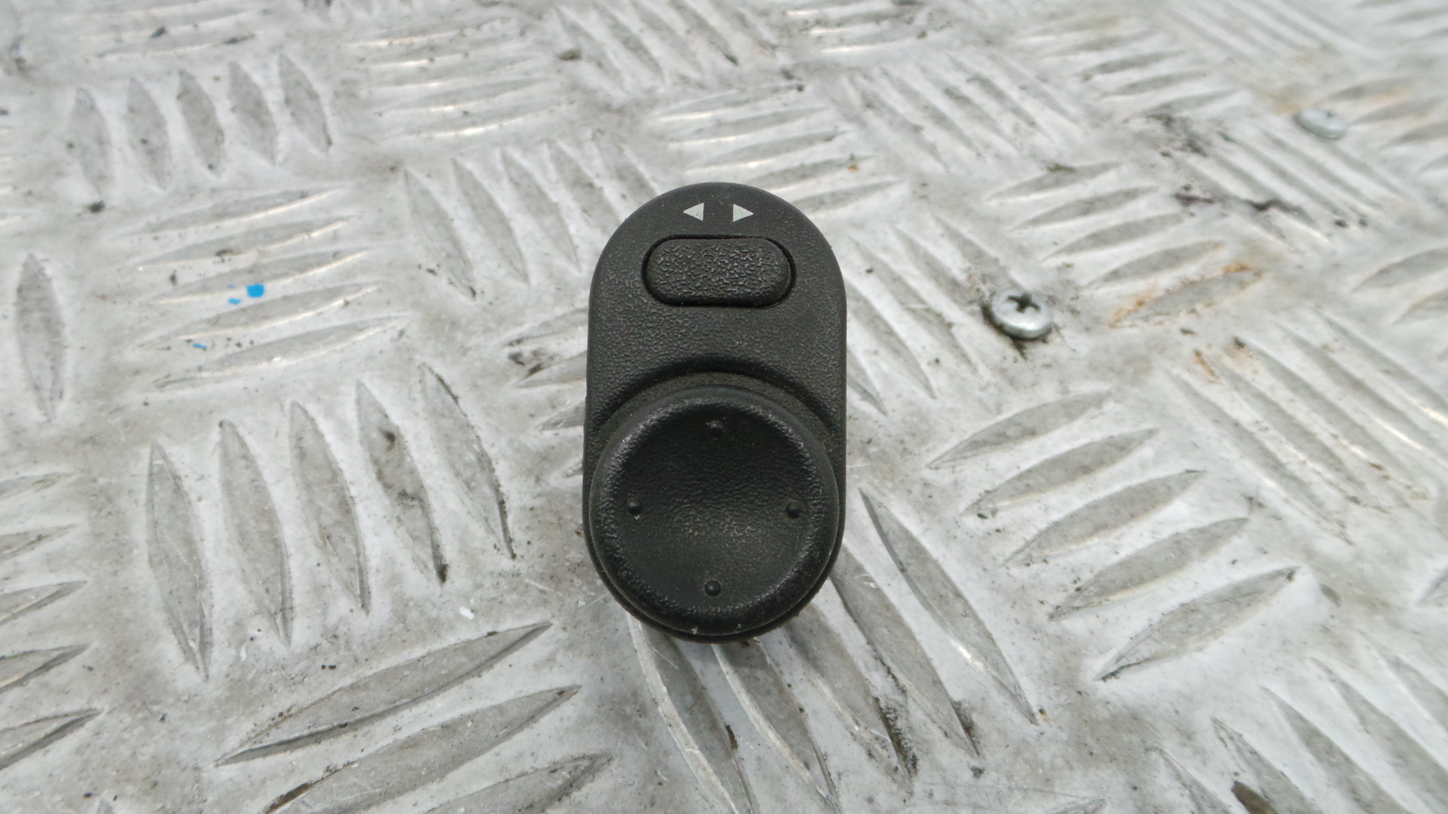 Comando Retrovisores 09226861 - OPEL CORSA C (X01)-33635218 Comando Retrovisores 09226861 - OPEL CORSA C (X01)-33635218