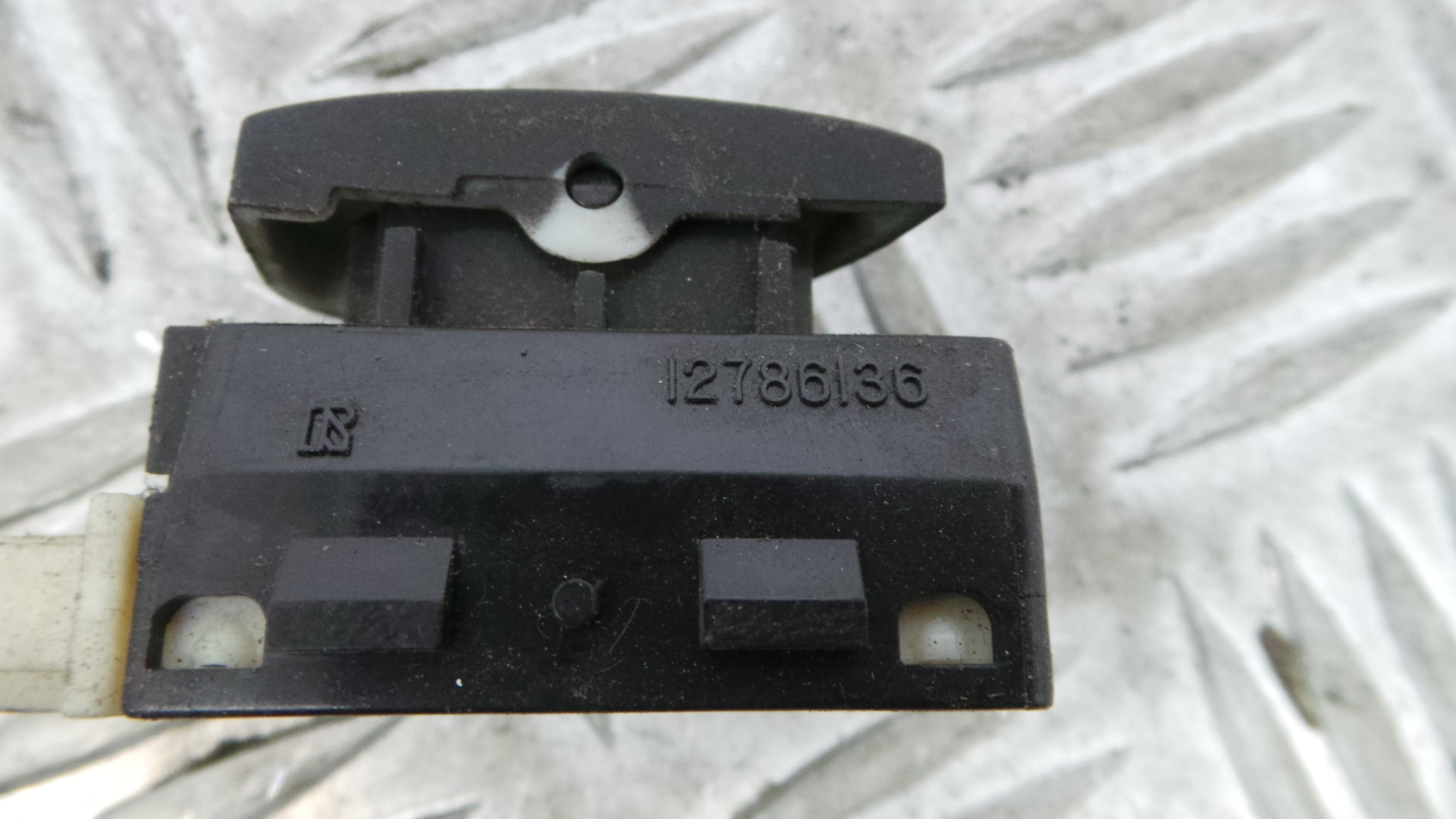 Botão de Bloqueio da Porta 12786136 - SAAB 9-3 (YS3F, E79, D79, D75)-33635229