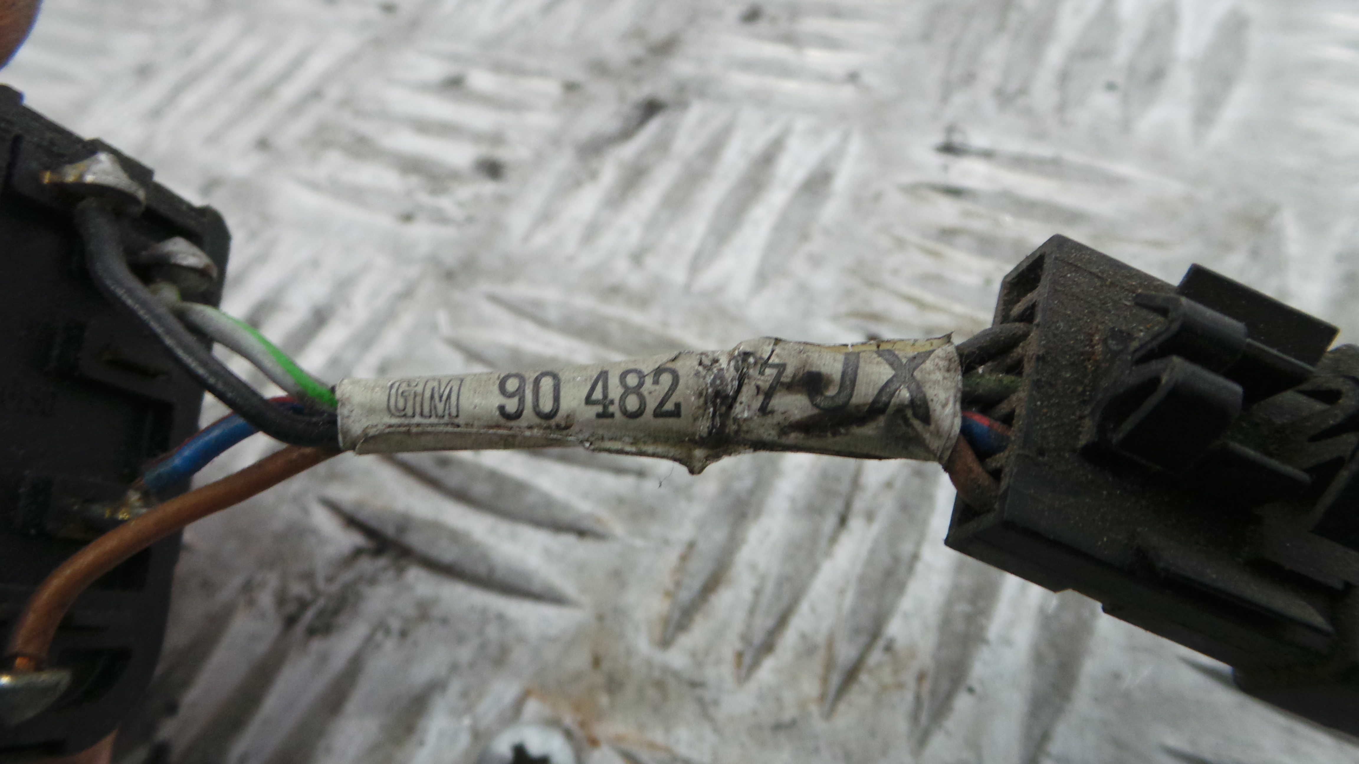 Interruptor / Comando Elevador Vidro Frente Esq  90482477 - OPEL CORSA B (S93)-33635245