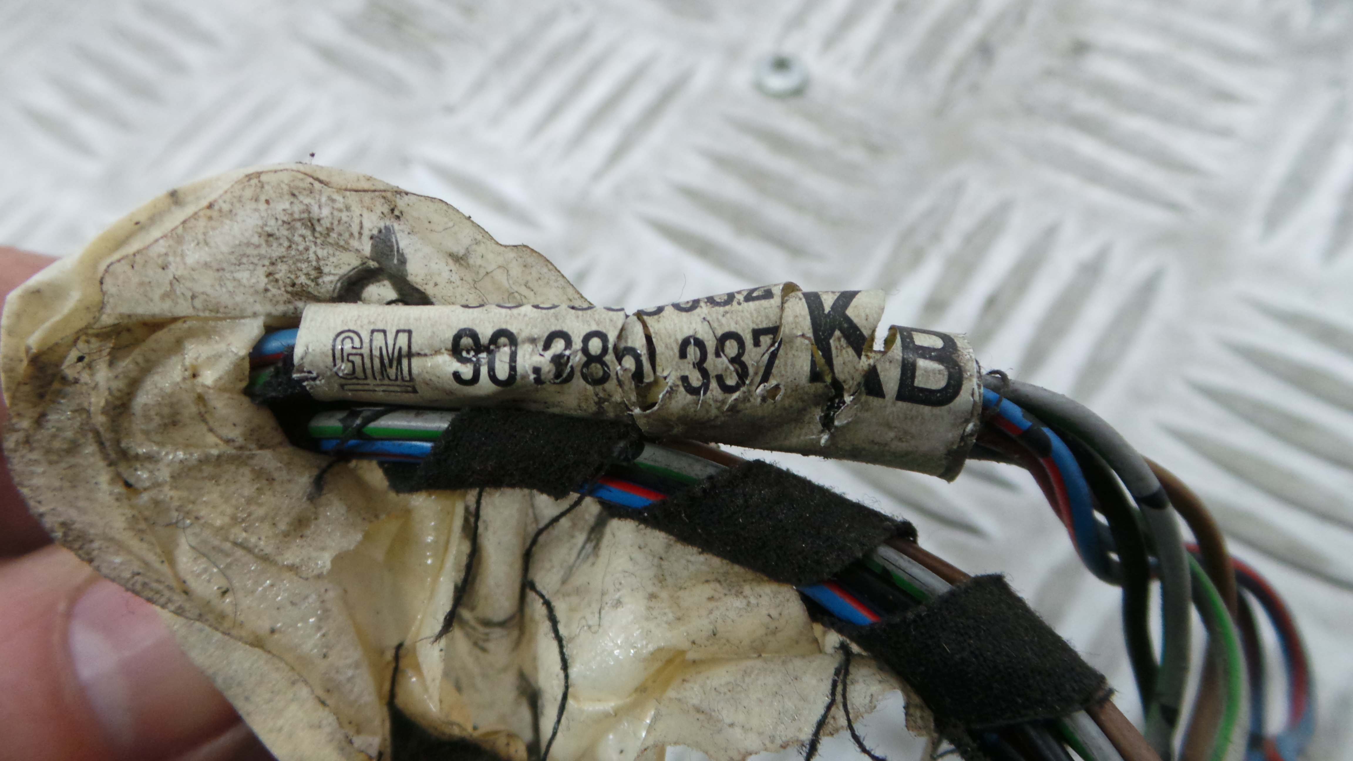 Interruptor / Comando Elevador Vidro Frente Esq  90389337 - OPEL CORSA B (S93)-33635249