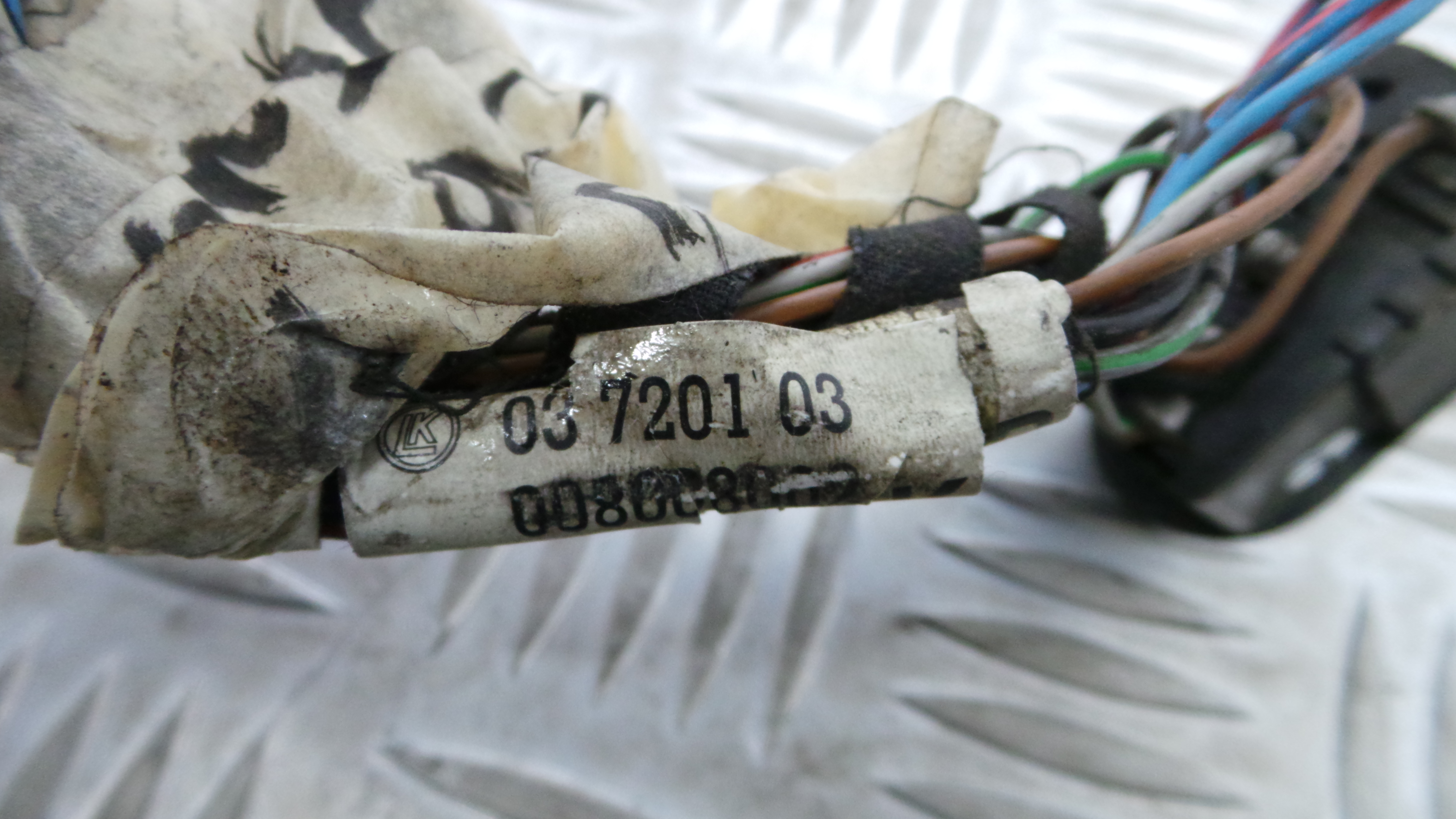 Interruptor / Comando Elevador Vidro Frente Esq  90389337 - OPEL CORSA B (S93)-33635249