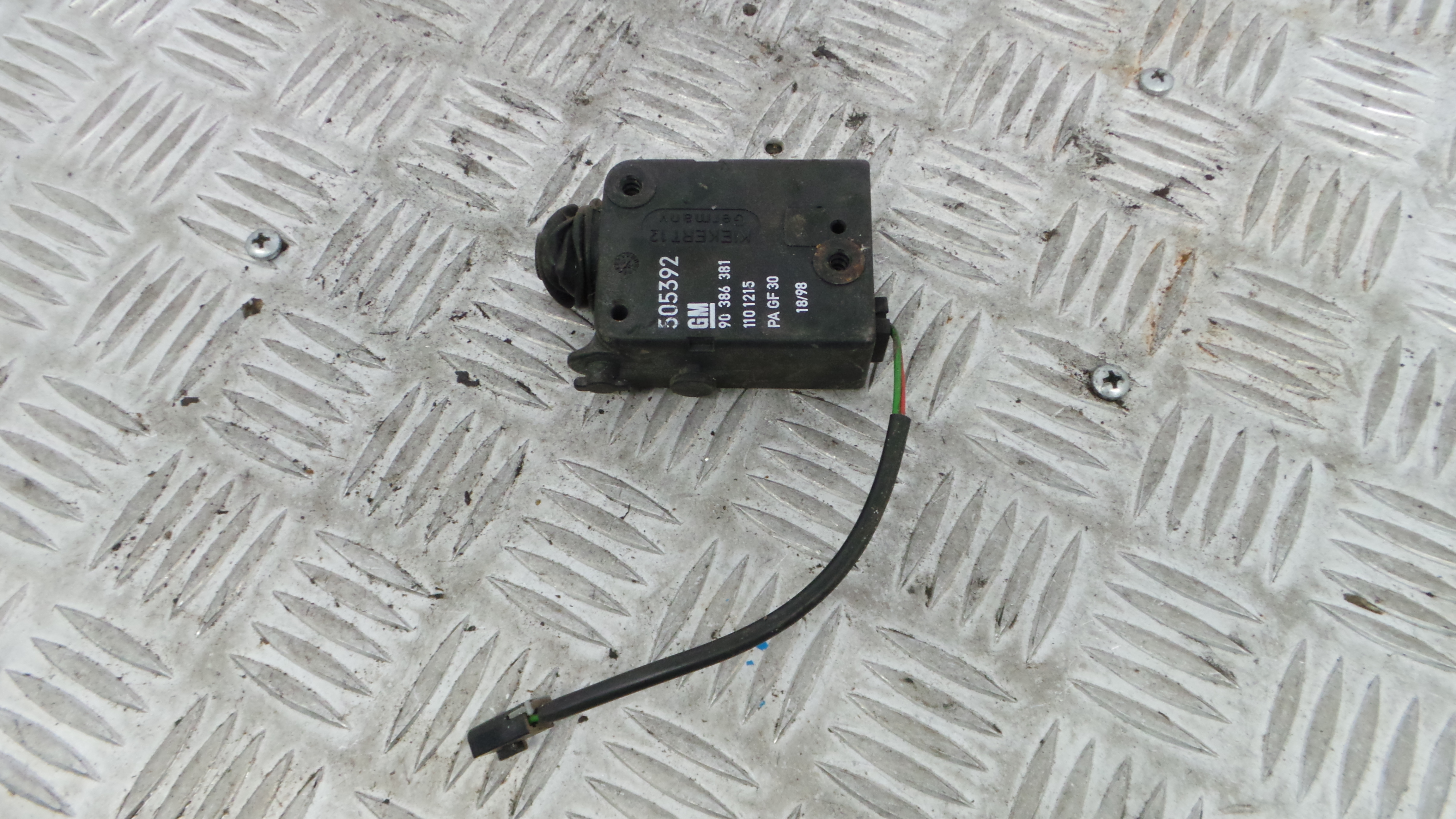 Pistola Deposito Combustivel 90386381 - OPEL CORSA B (S93)-33635649