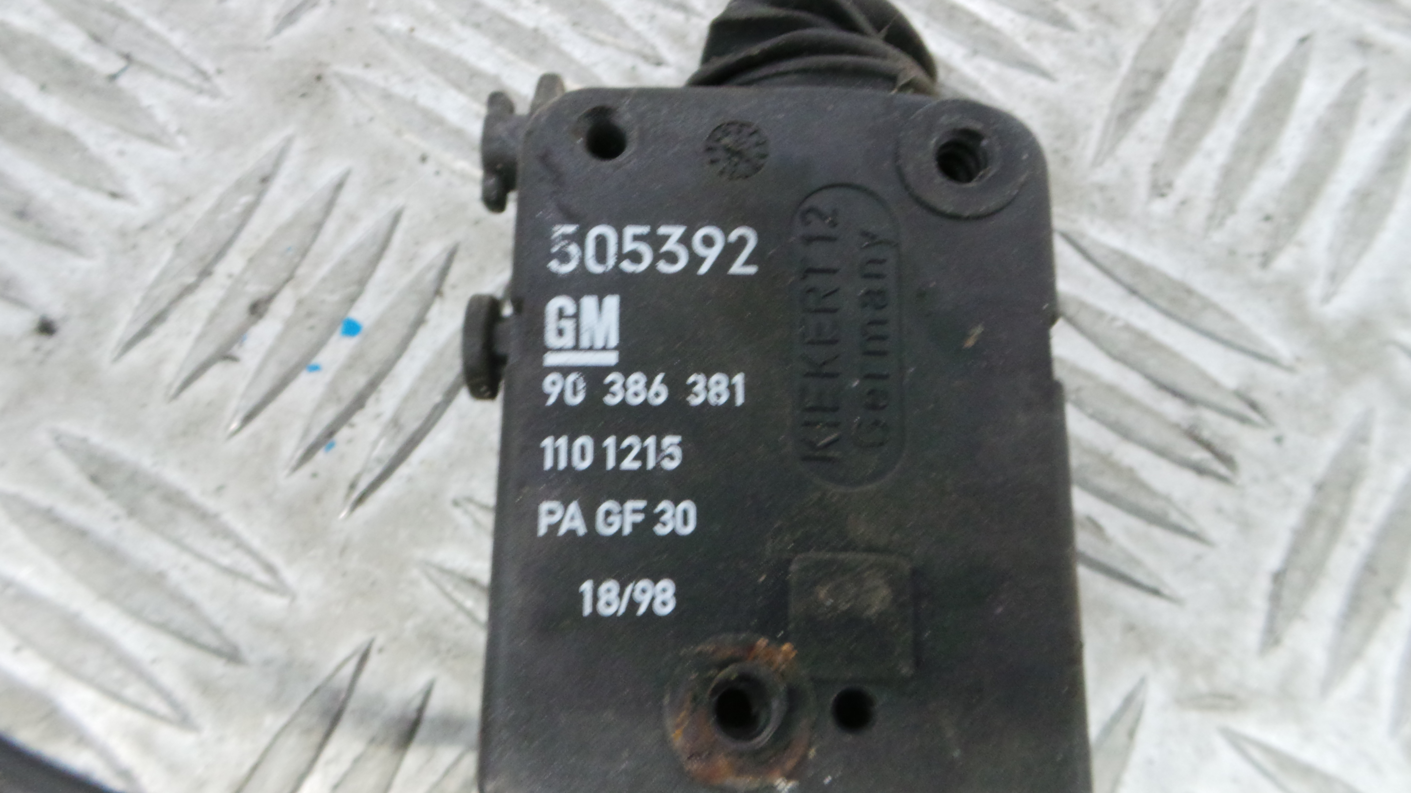 Pistola Deposito Combustivel 90386381 - OPEL CORSA B (S93)-33635649