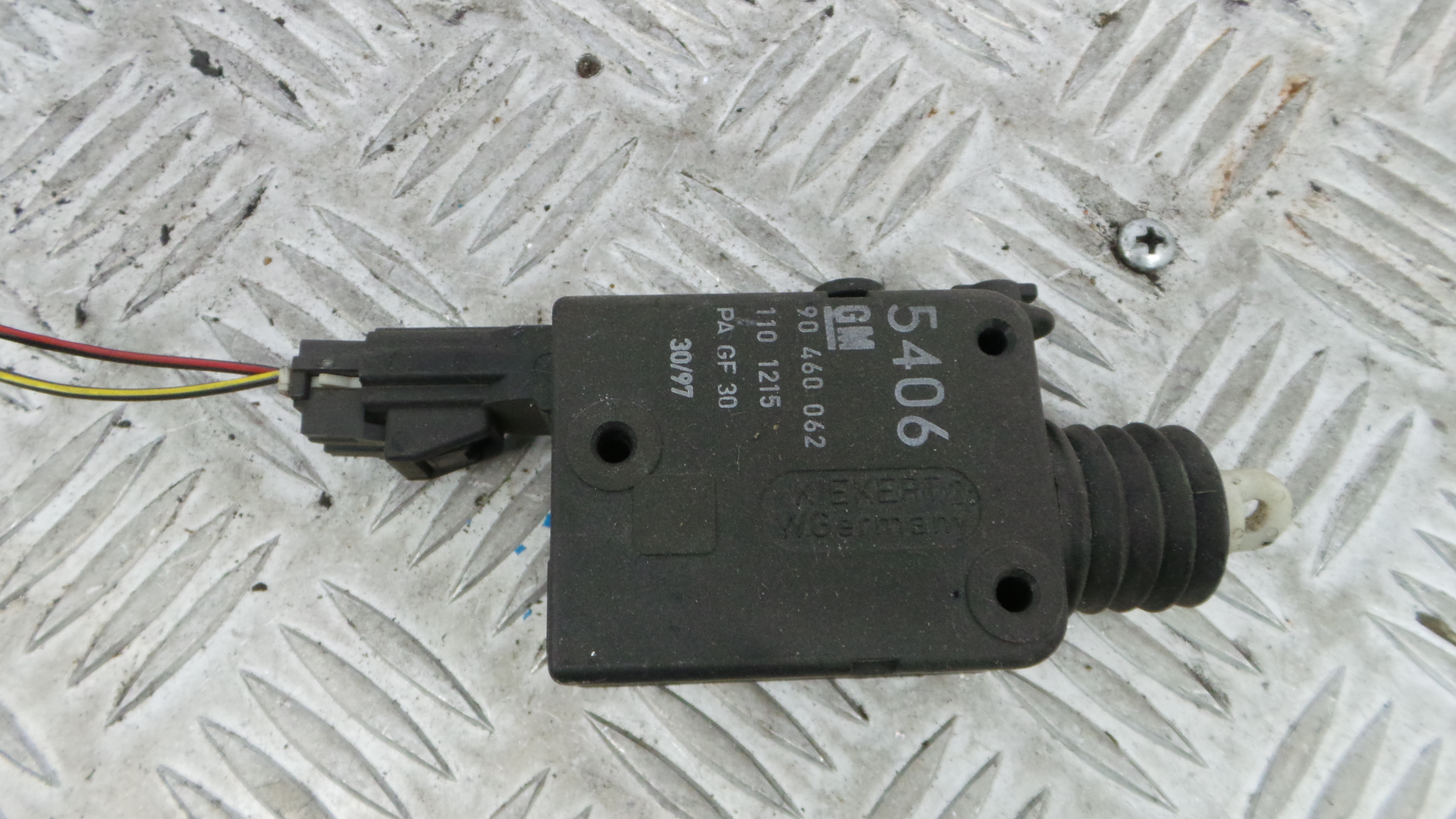 Pistola Fecho Central Mala 90460062 - OPEL CORSA B (S93)-33635659