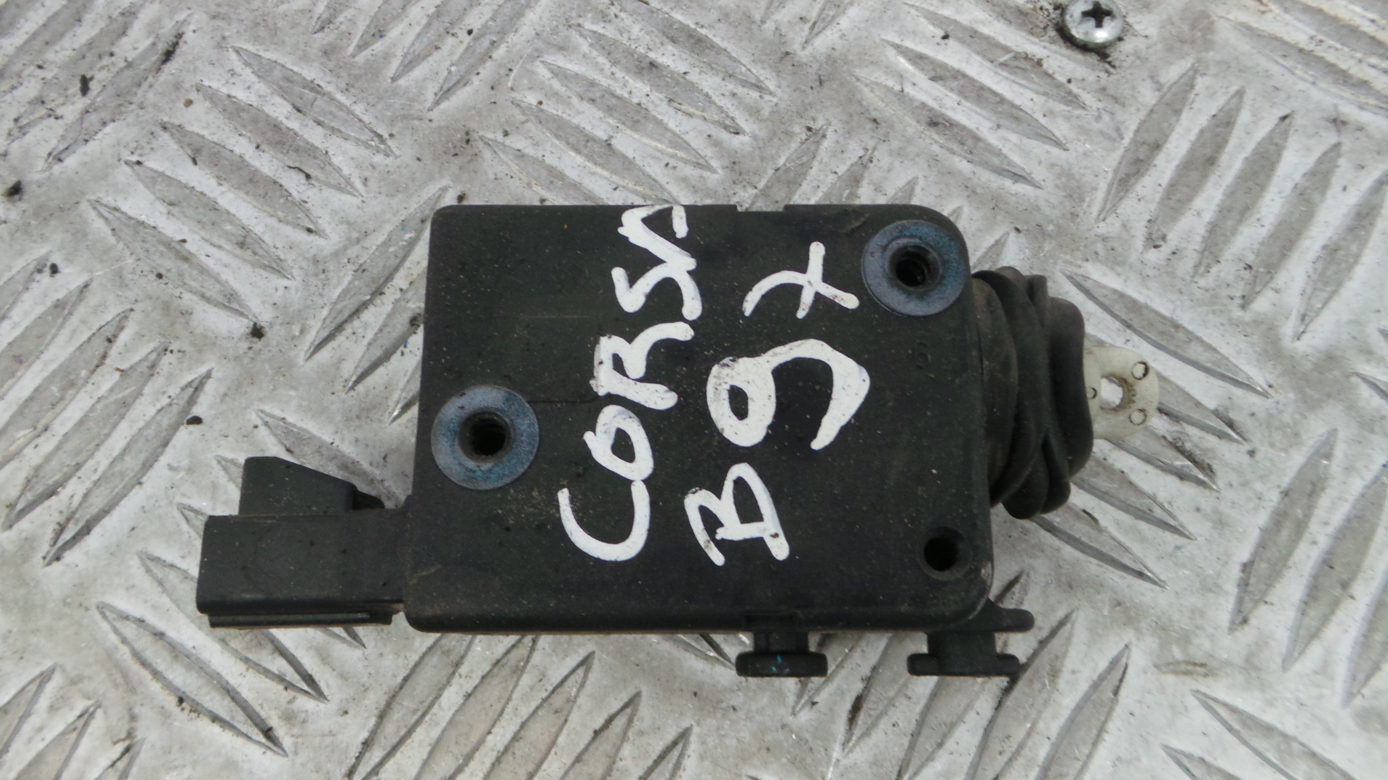 Pistola Fecho Central Mala 90460062 - OPEL CORSA B (S93)-33635661 Pistola Fecho Central Mala 90460062 - OPEL CORSA B (S93)-33635661