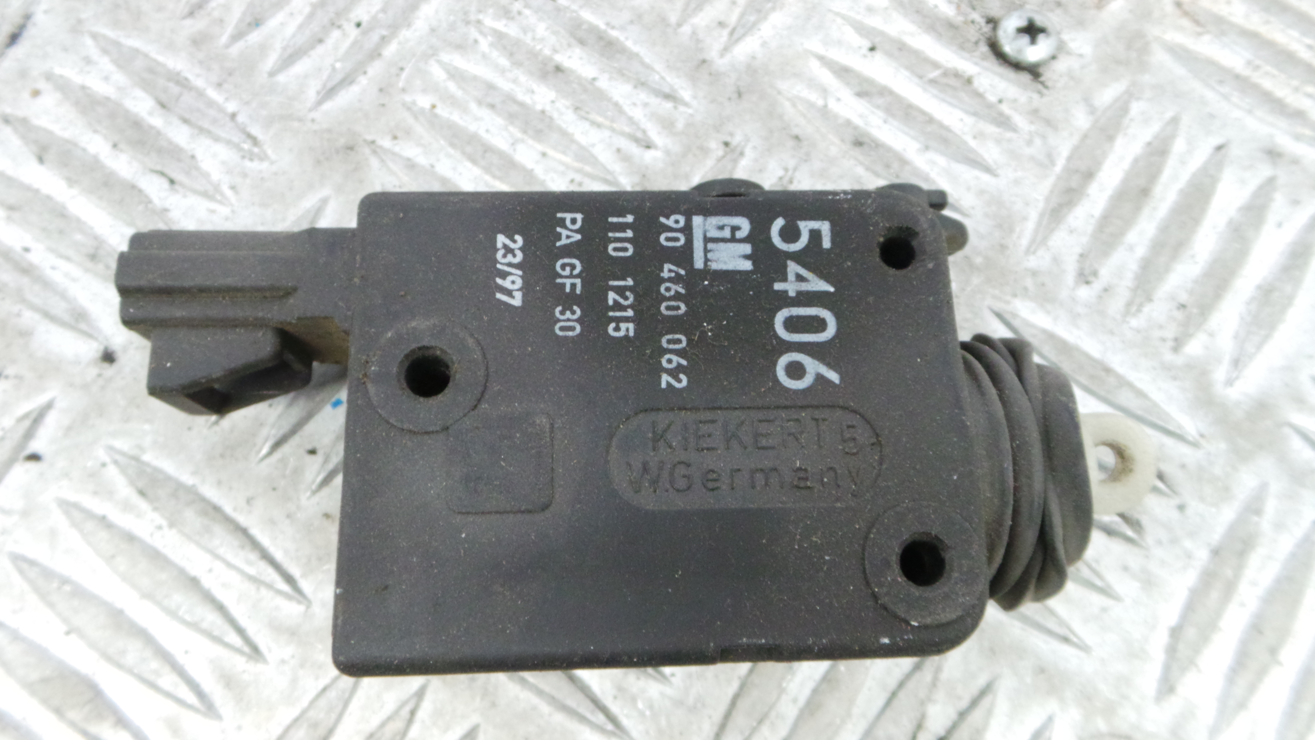 Pistola Fecho Central Mala 90460062 - OPEL CORSA B (S93)-33635661