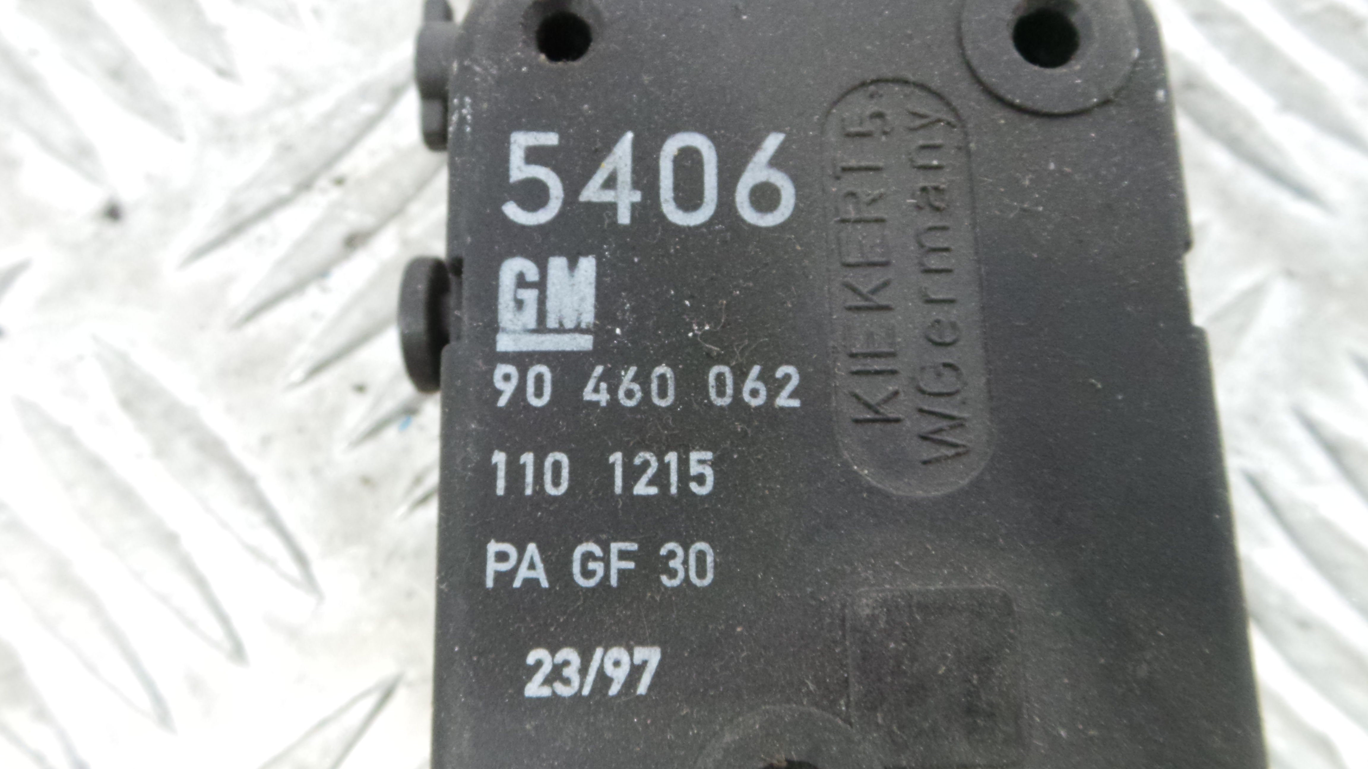 Pistola Fecho Central Mala 90460062 - OPEL CORSA B (S93)-33635661