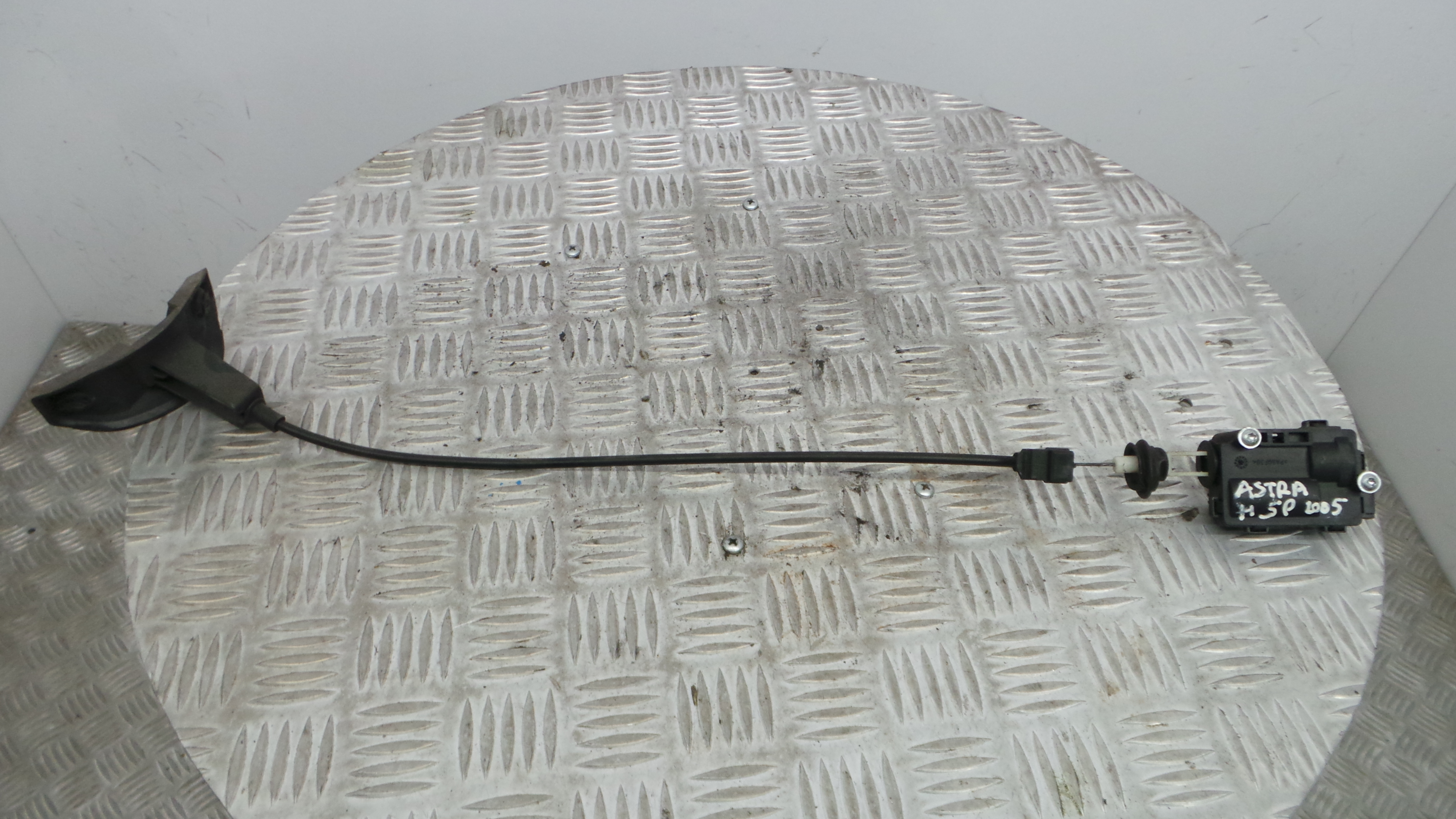 Pistola Deposito Combustivel 13208157 - OPEL ASTRA H (A04)-33635670 Pistola Deposito Combustivel 13208157 - OPEL ASTRA H (A04)-33635670