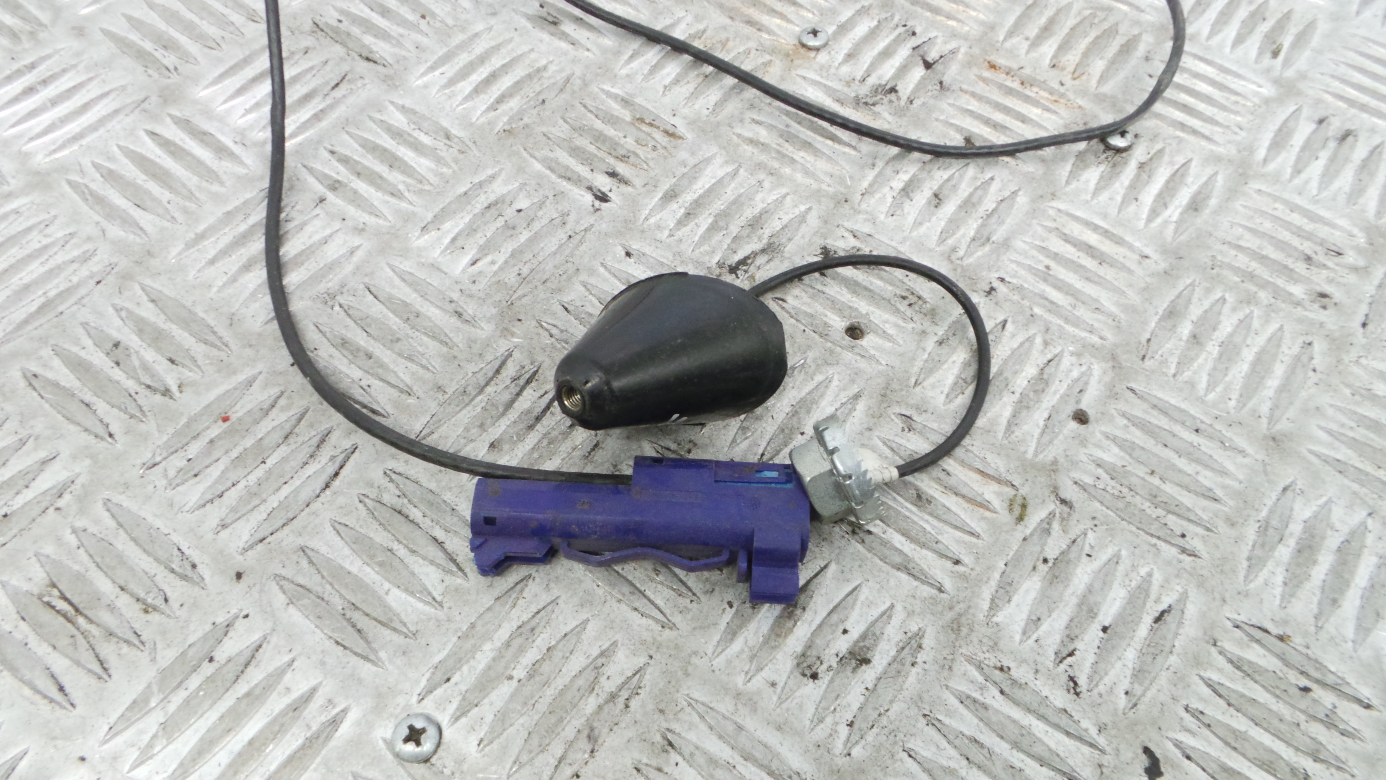 Antena 013139850 - OPEL ASTRA H (A04)-33635753