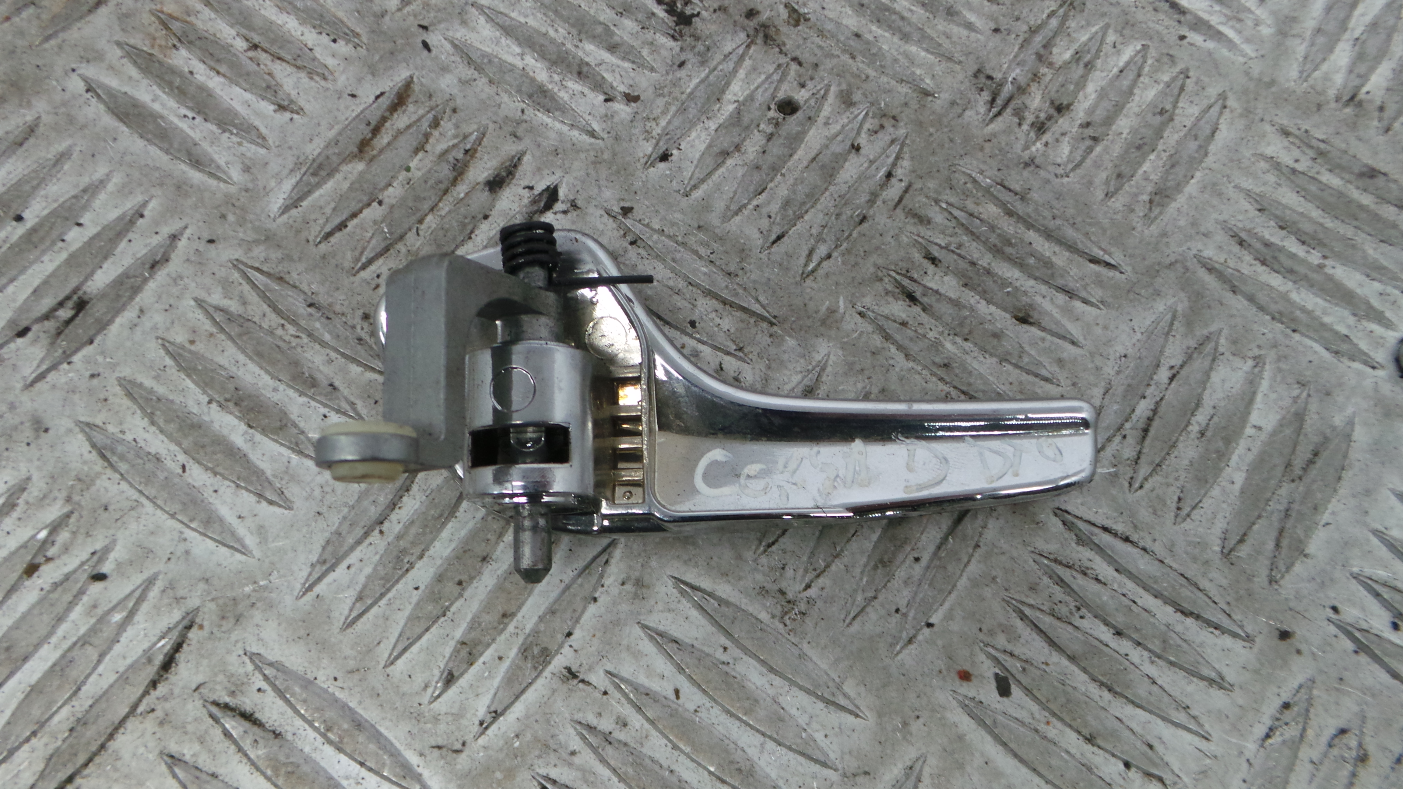 Puxador Interior Frente Direita 13297814 - OPEL CORSA D (S07)-33635892