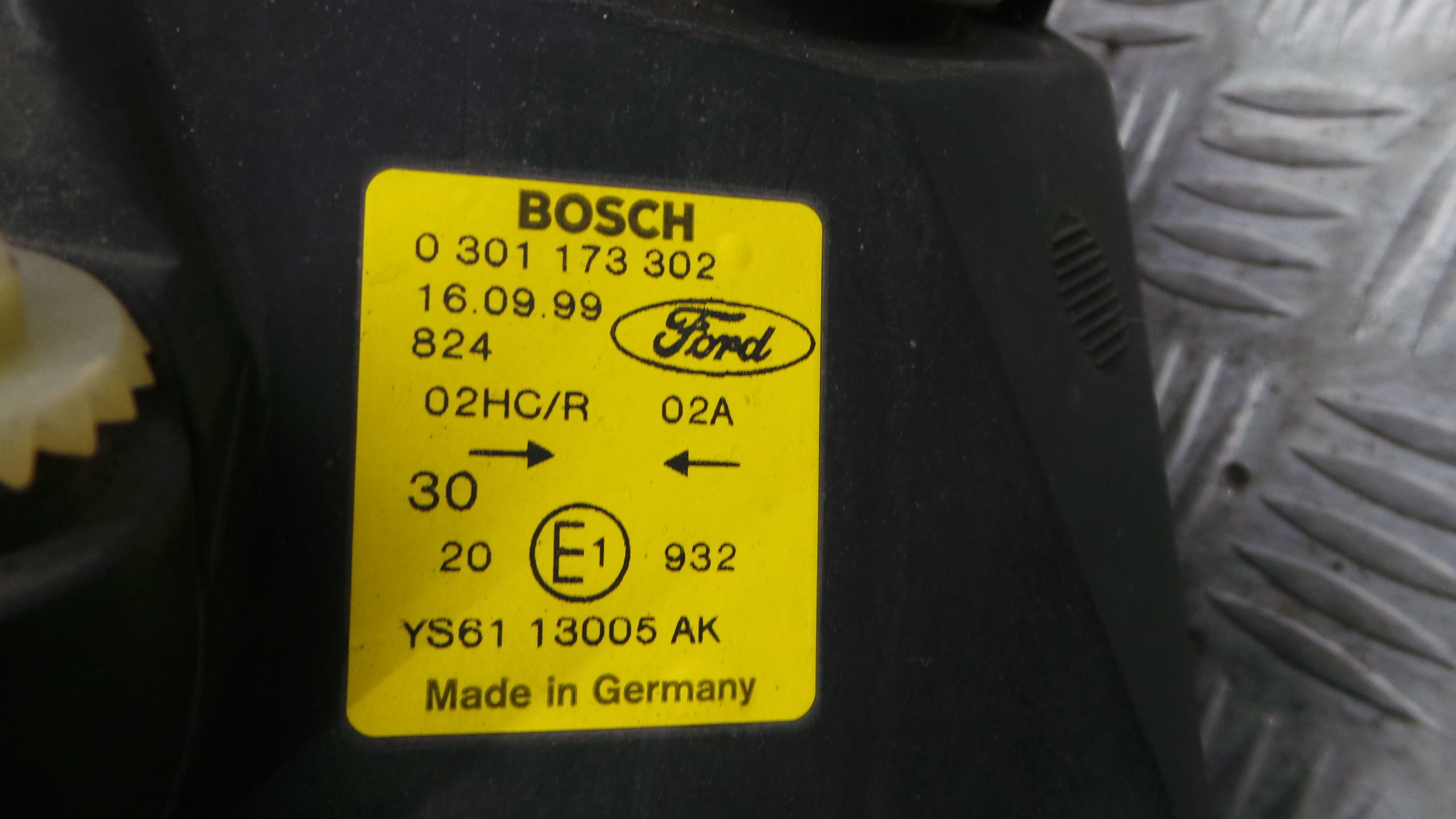 Ótica Dto YS61-13005-AK - FORD FIESTA IV (JA_, JB_), FIESTA Mk IV (JA_, JB_)-33636142