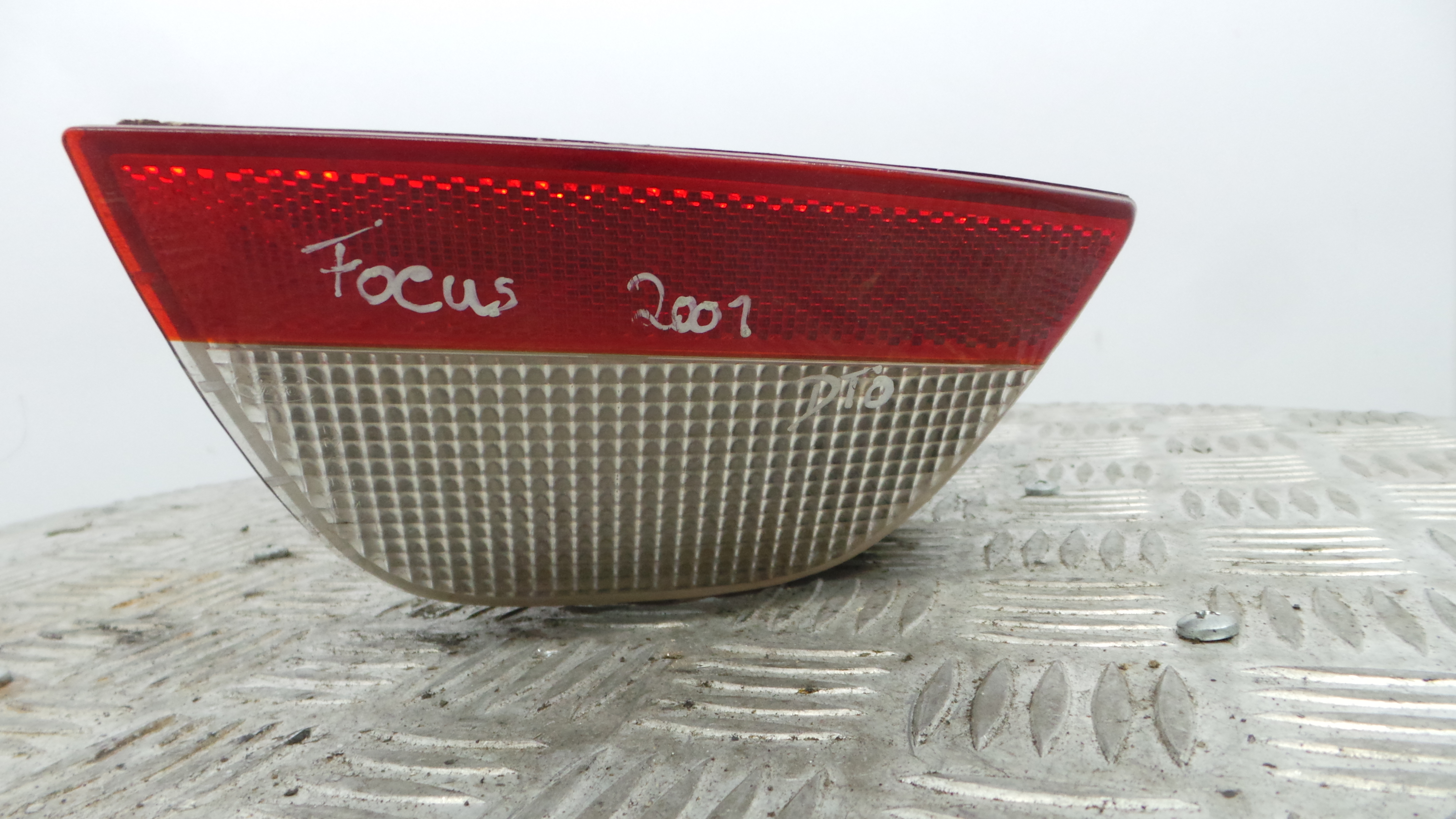 Farolim Nevoeiro Tras Dto 1M51-15K272-A - FORD FOCUS I (DAW, DBW)-33636313