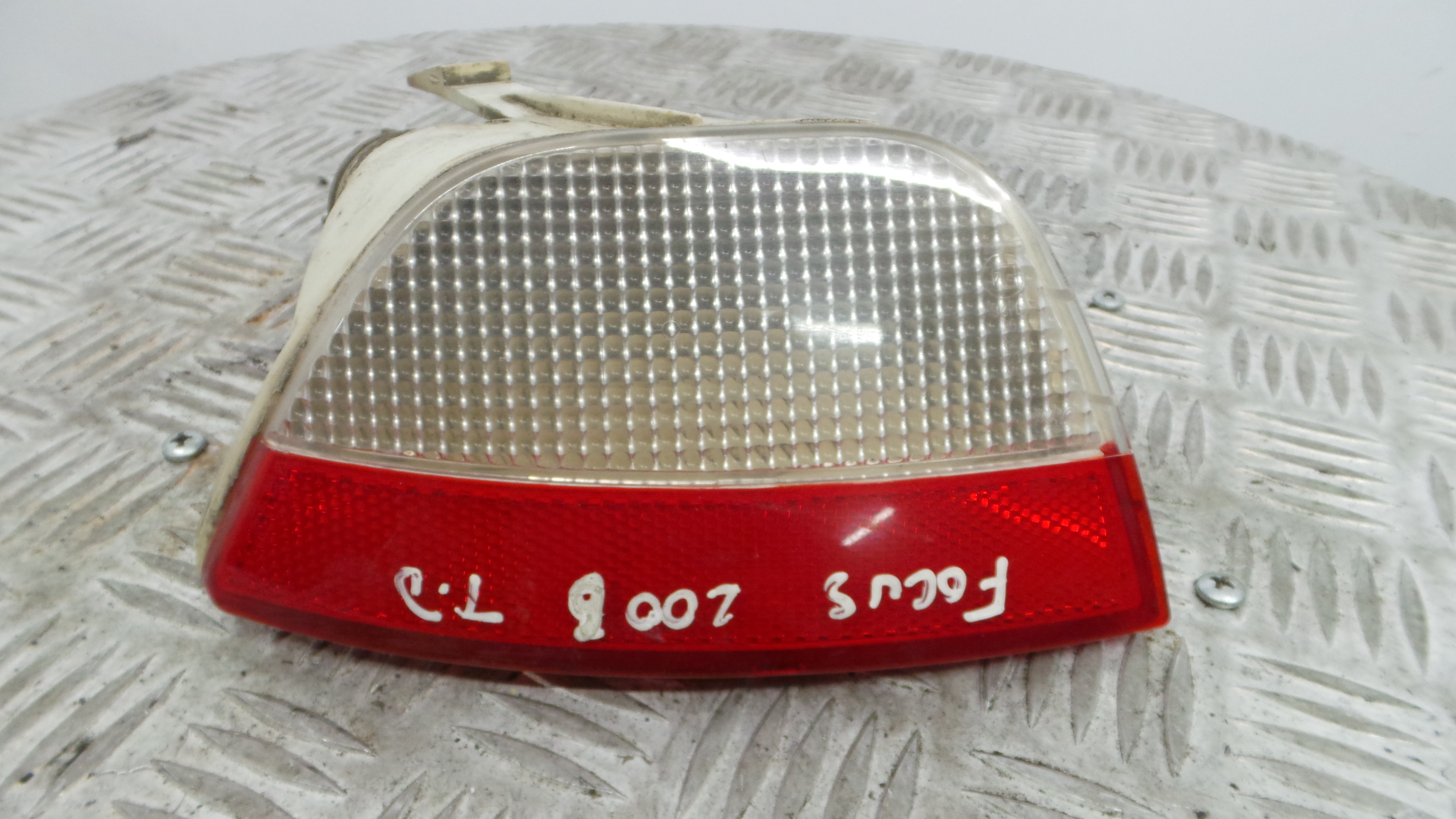 Farolim Nevoeiro Tras Dto 1M51-15K272-A - FORD FOCUS II (DA_, HCP, DP)-33636356
