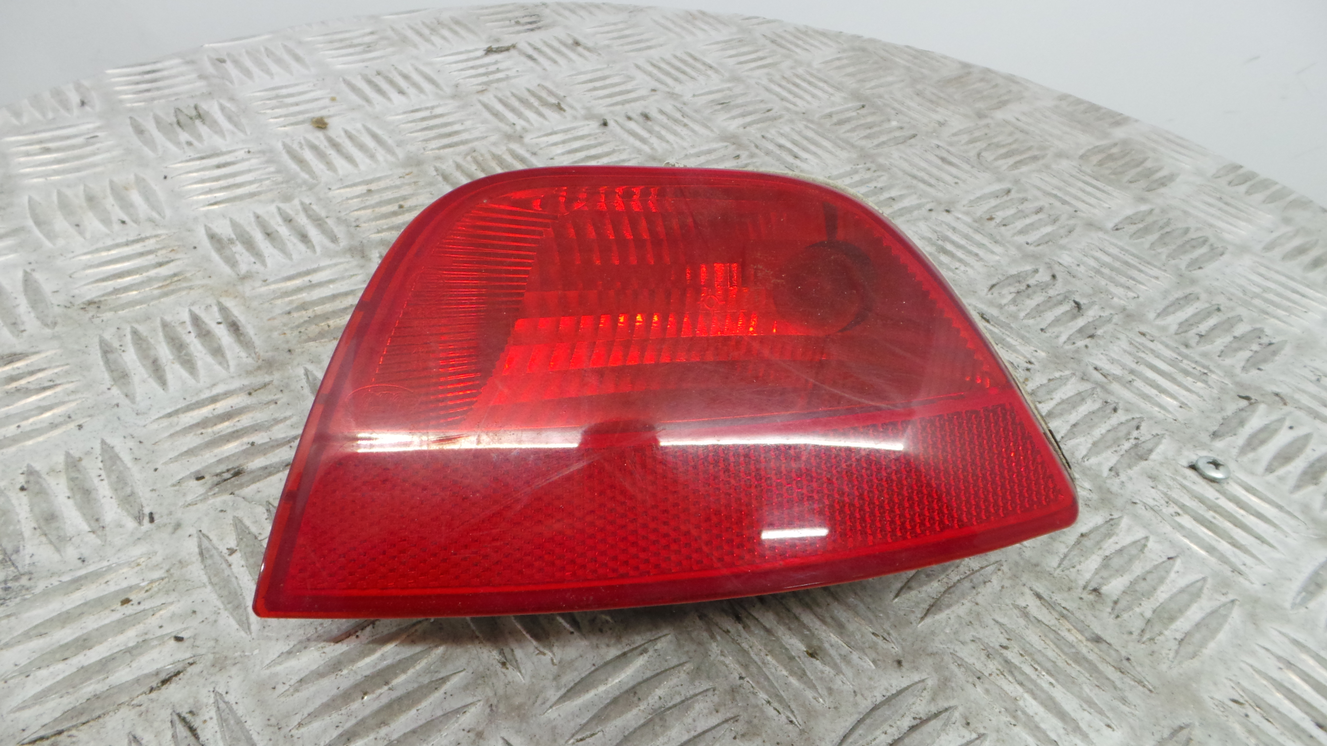 Farolim Nevoeiro Tras Esq  1M51-15K273-A - FORD FOCUS II (DA_, HCP, DP)-33636364