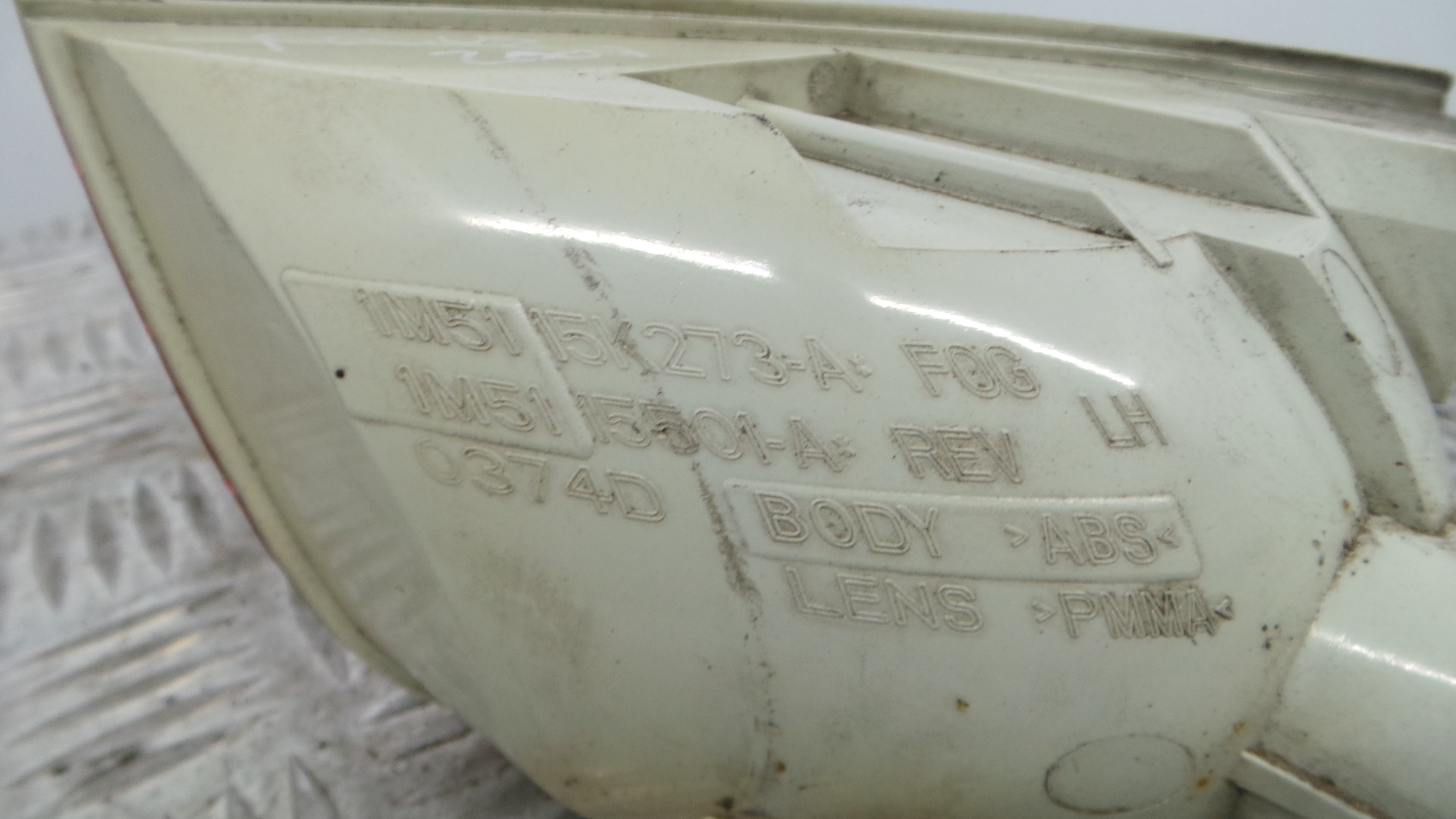 Farolim Nevoeiro Tras Esq 1M51-15K273-A - FORD FOCUS II (DA_, HCP, DP)-33636364