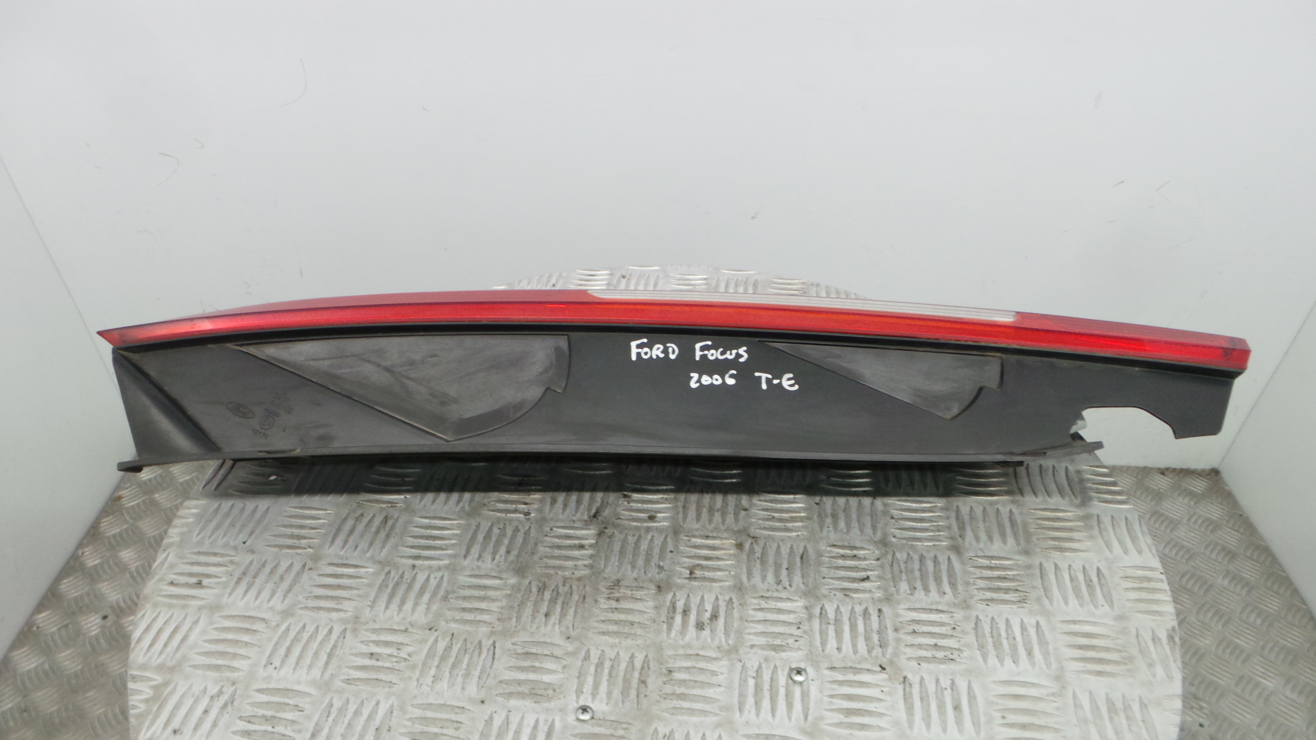 Farolim Stop Esq 4M51-13405-A - FORD FOCUS II (DA_, HCP, DP)-33636387