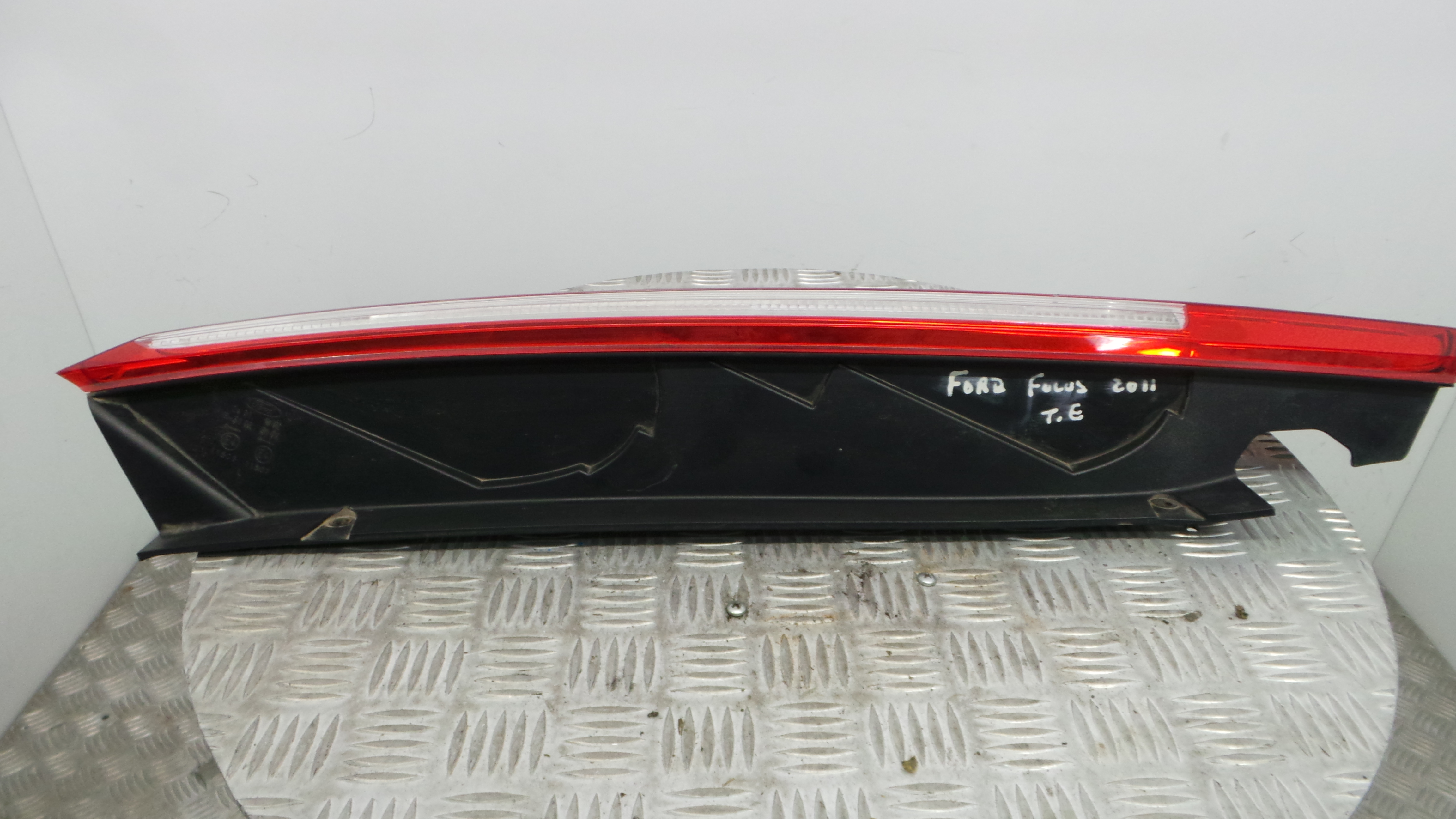 Farolim Stop Esq 8M51-13405-A - FORD FOCUS II (DA_, HCP, DP)-33636414