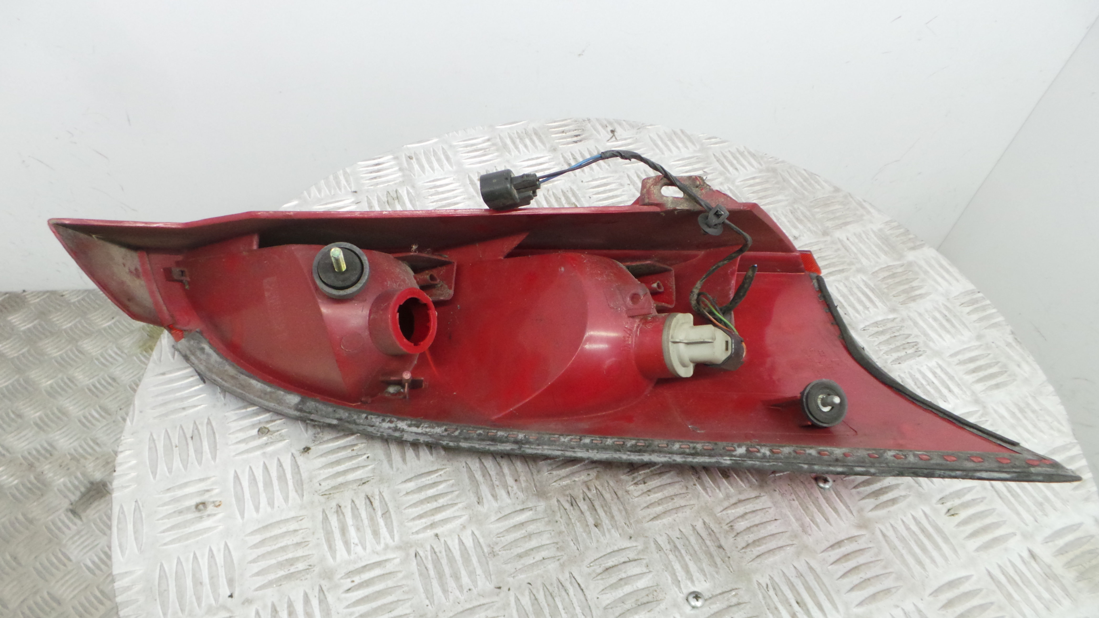 Farolim Stop Esq 1M51-13405-CW - FORD FOCUS I (DAW, DBW)-33636424