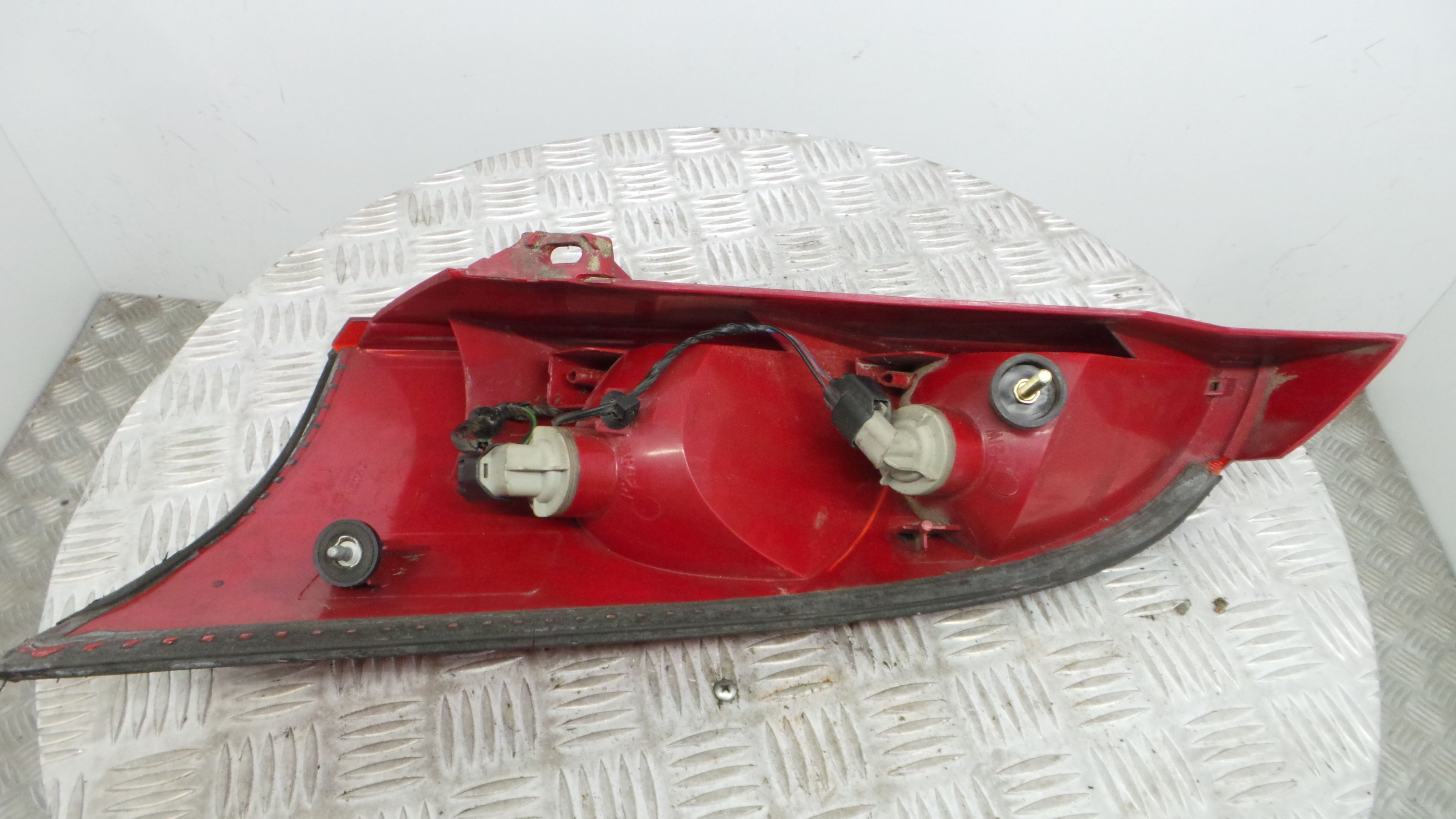 Farolim Stop Dto 1M51-13404-A - FORD FOCUS I (DAW, DBW)-33636681