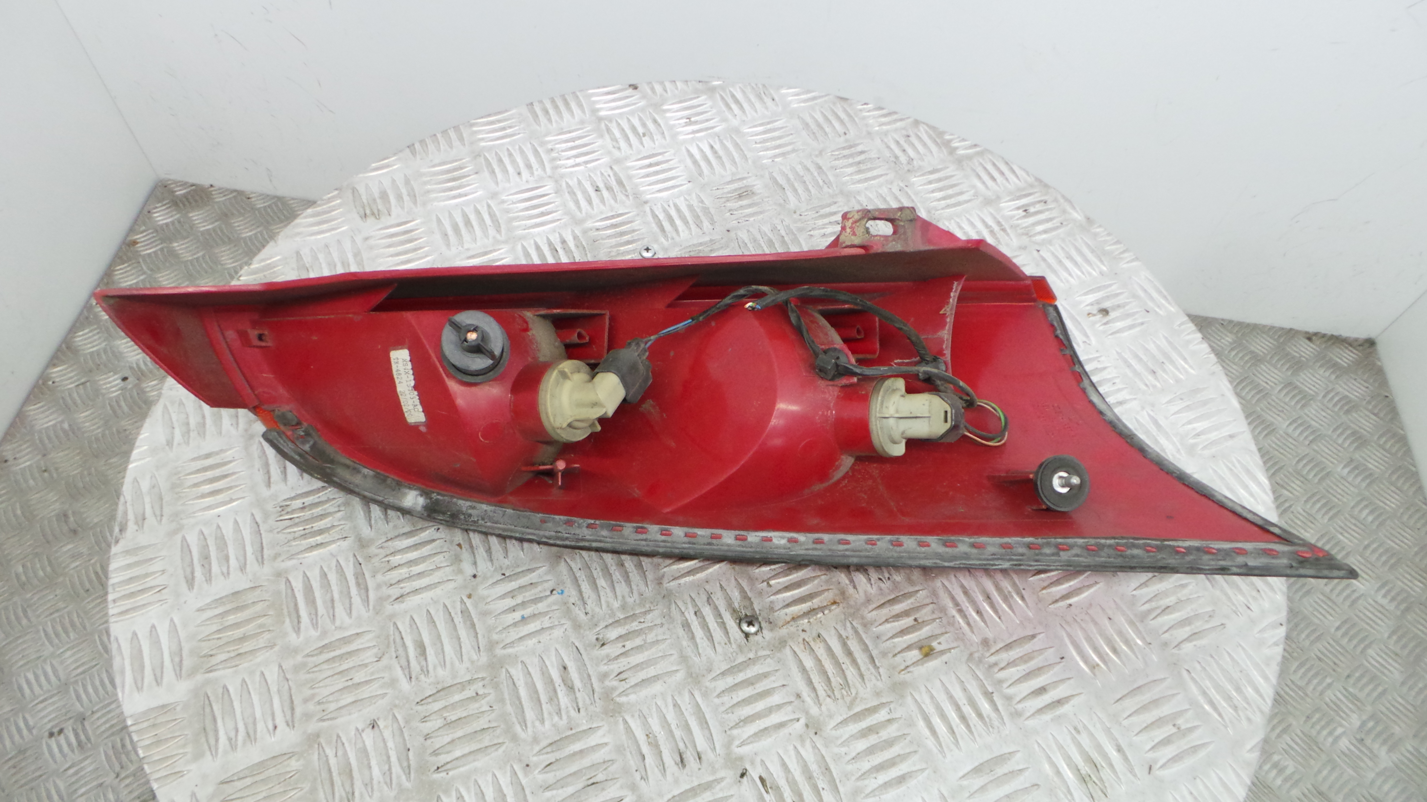 Farolim Stop Esq XS4X-13405-AC - FORD FOCUS II (DA_, HCP, DP)-33636806