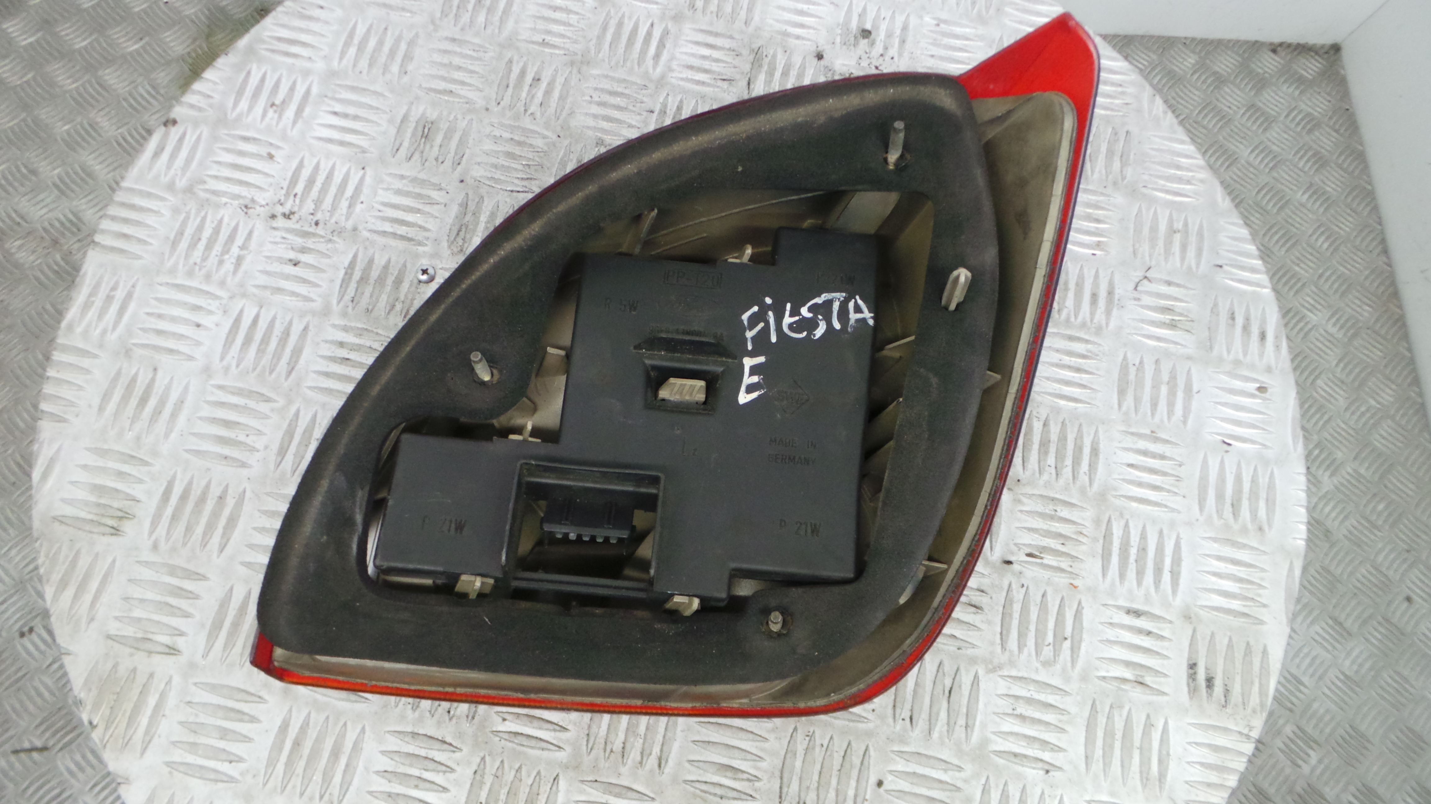 Farolim Stop Esq 96FG-13N004-BA - FORD FIESTA IV (JA_, JB_), FIESTA Mk IV (JA_, JB_)-33636894