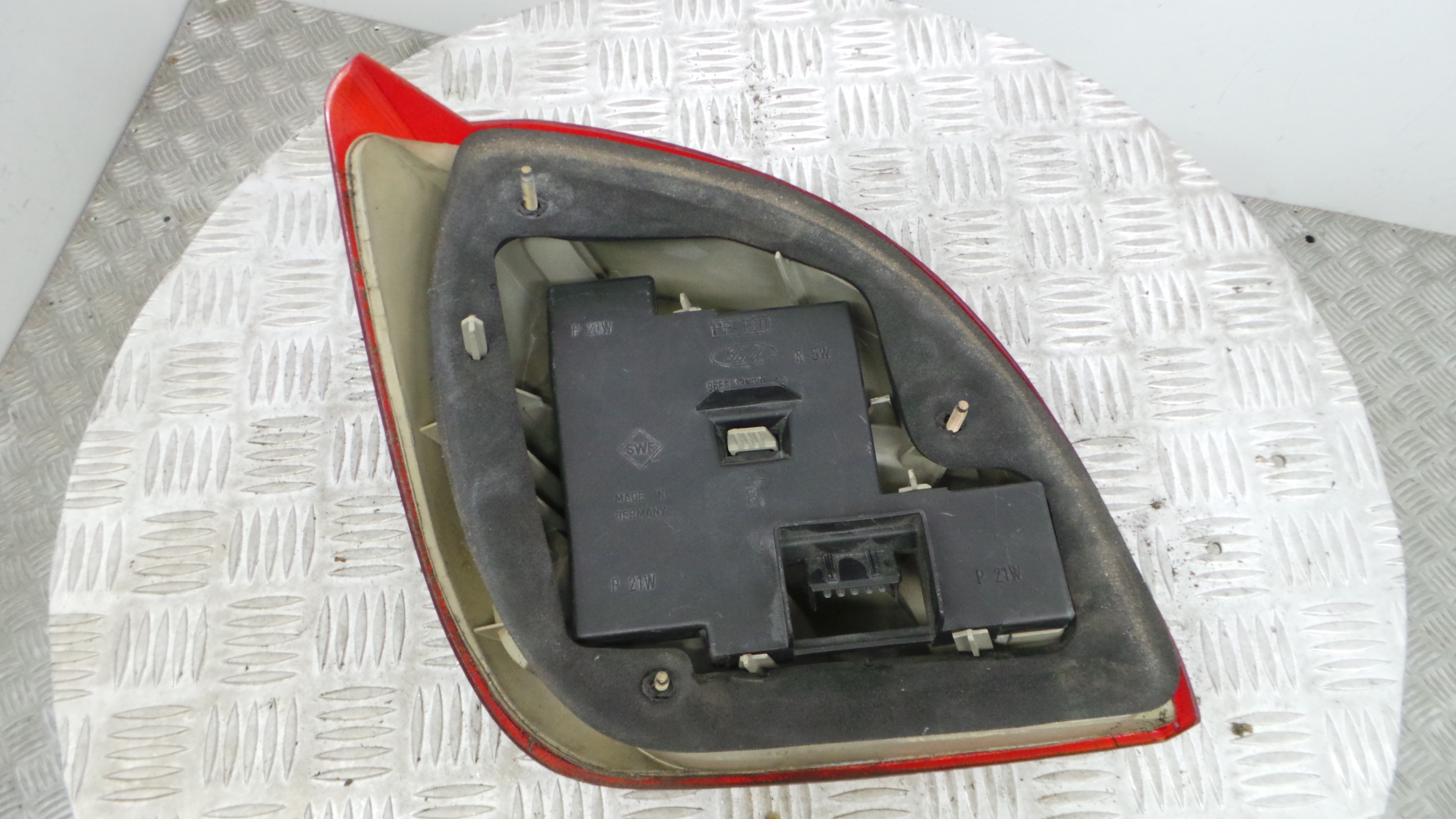 Farolim Stop Dto 96FG-13N004-AA - FORD FIESTA IV (JA_, JB_), FIESTA Mk IV (JA_, JB_)-33636910