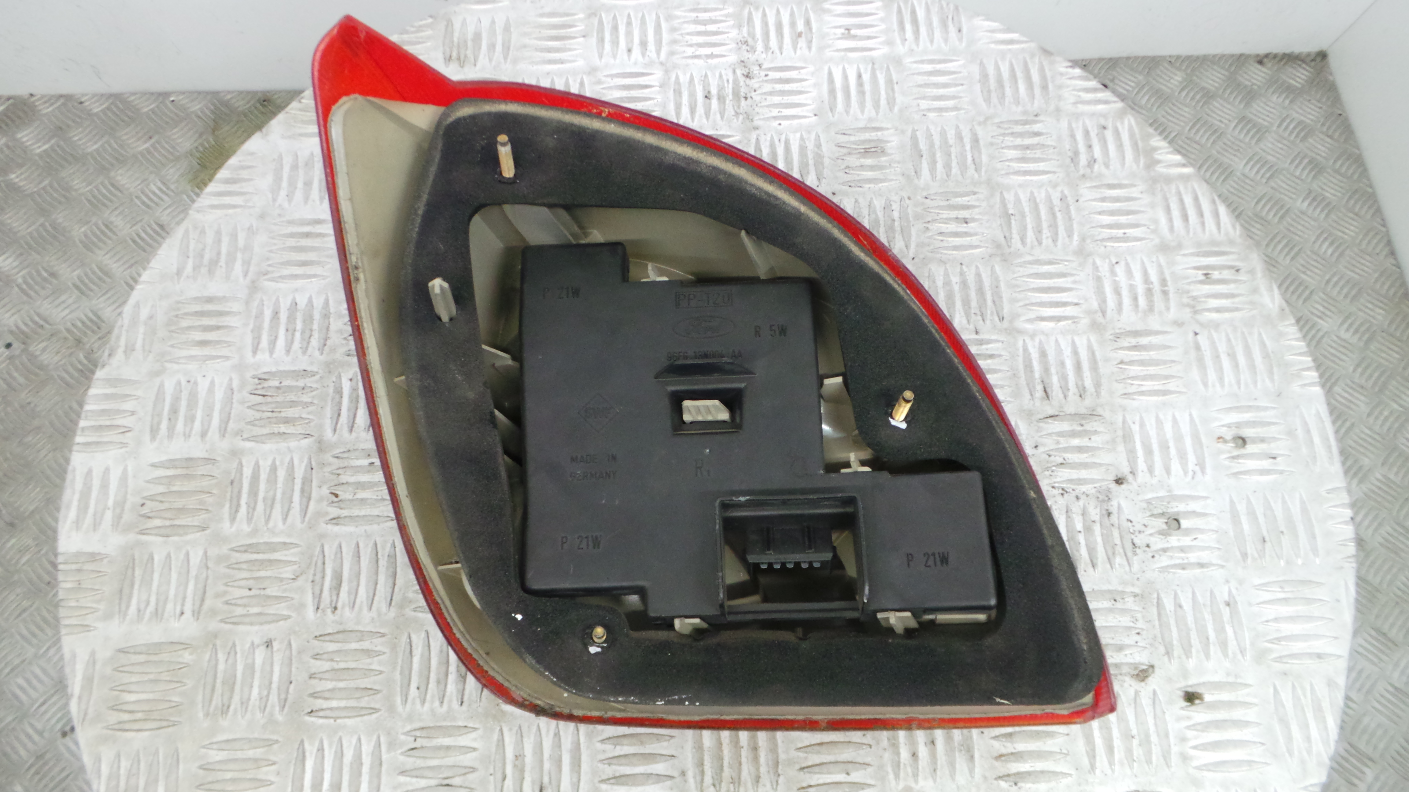 Farolim Stop Dto 96FG-13N004-AA - FORD FIESTA IV (JA_, JB_), FIESTA Mk IV (JA_, JB_)-33636913