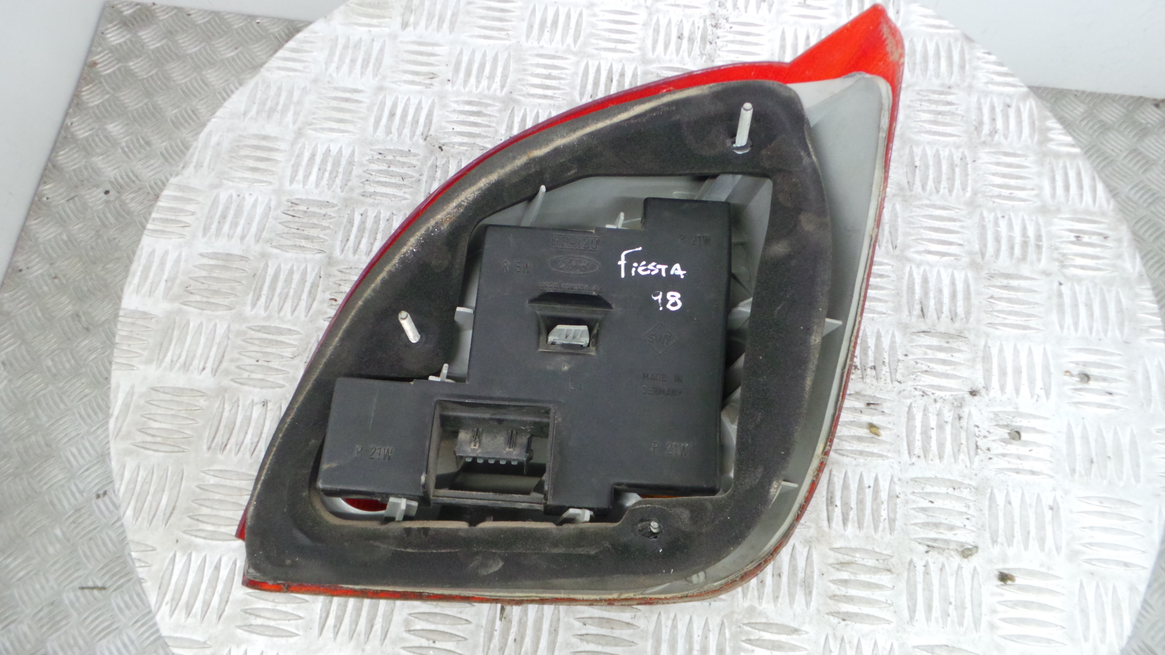 Farolim Stop Esq 27.300.134.9 - FORD FIESTA IV (JA_, JB_), FIESTA Mk IV (JA_, JB_)-33636916