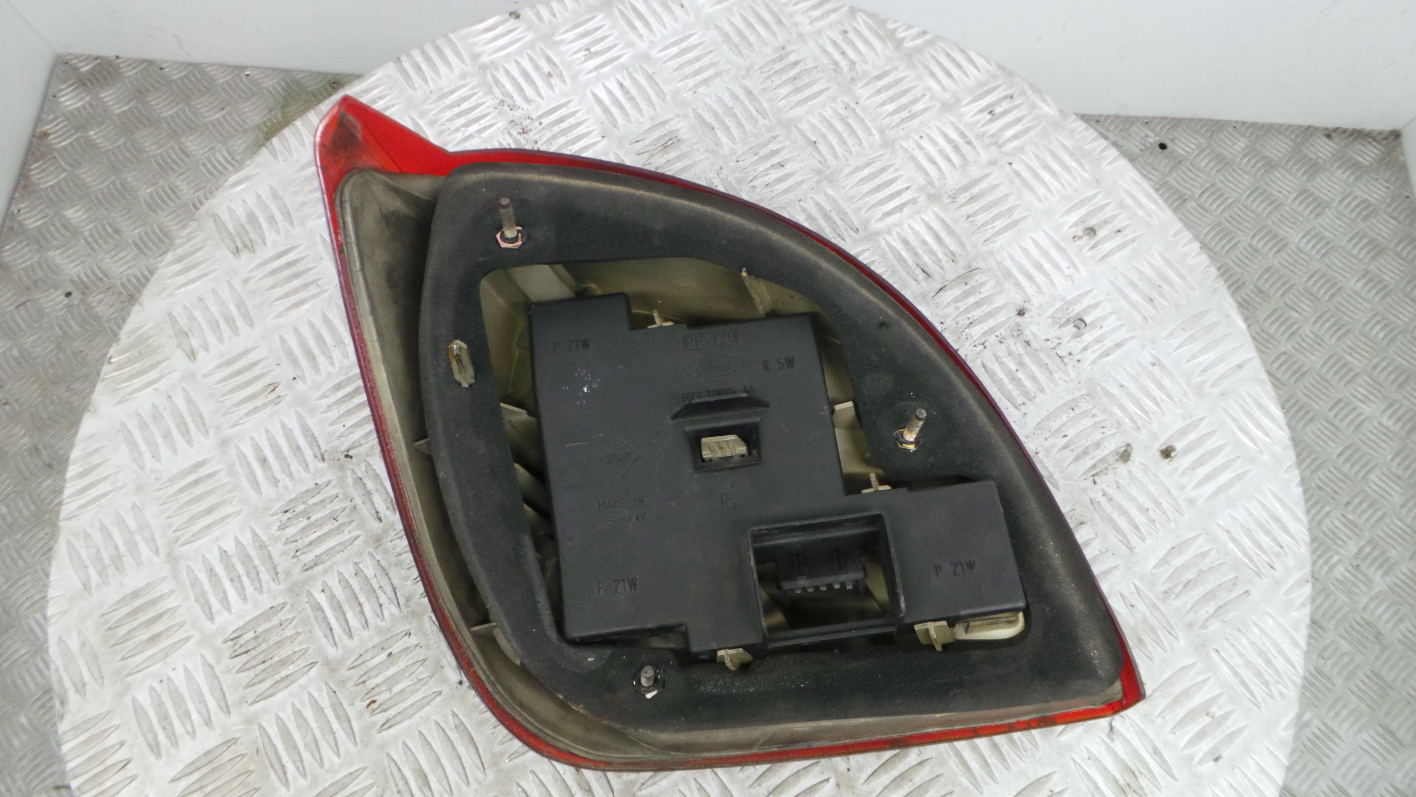 Farolim Stop Dto 96FG-13N004-AA - FORD FIESTA IV (JA_, JB_), FIESTA Mk IV (JA_, JB_)-33636919