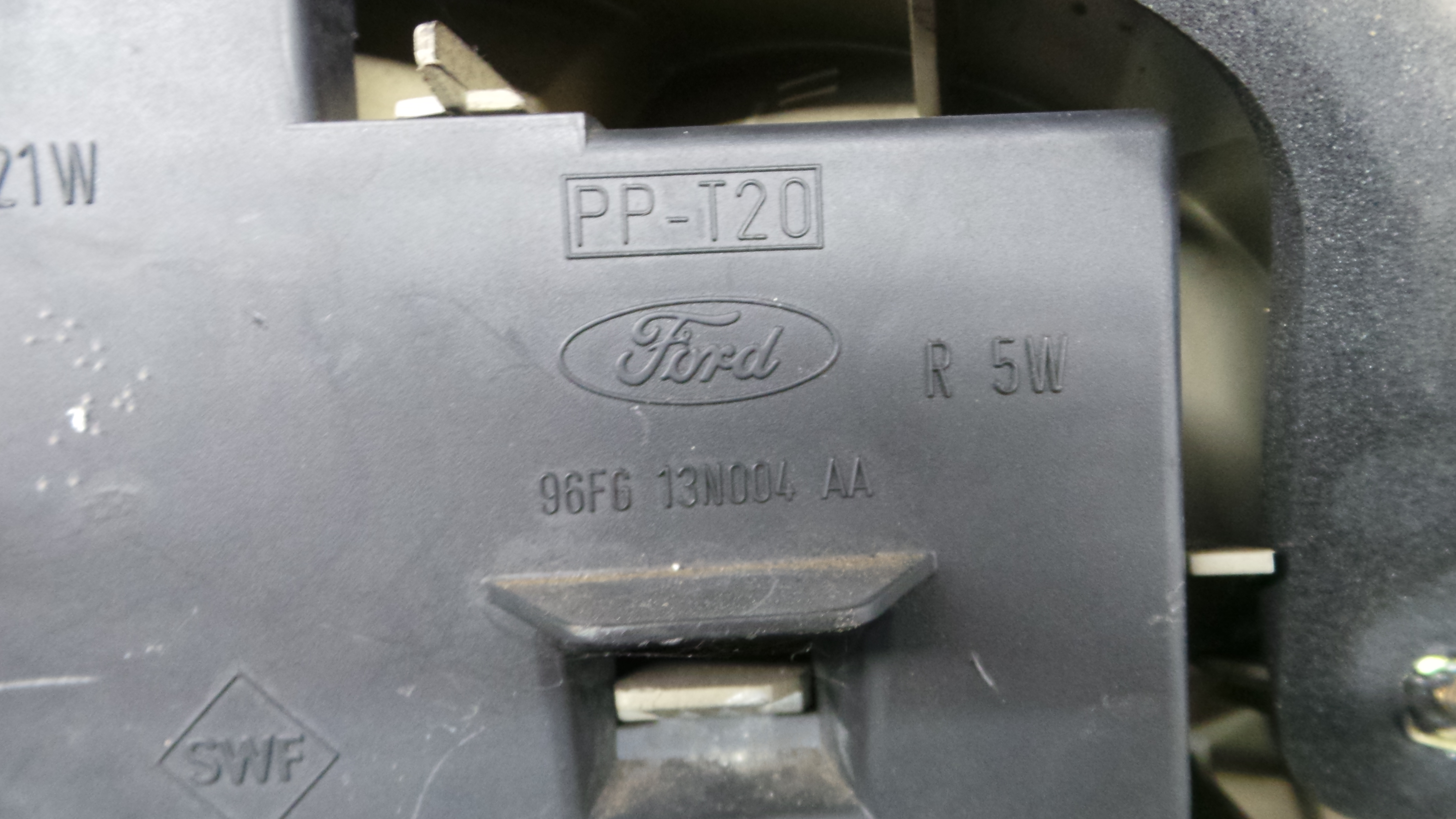 Farolim Stop Dto 96FG-13N004-AA - FORD FIESTA IV (JA_, JB_), FIESTA Mk IV (JA_, JB_)-33636919