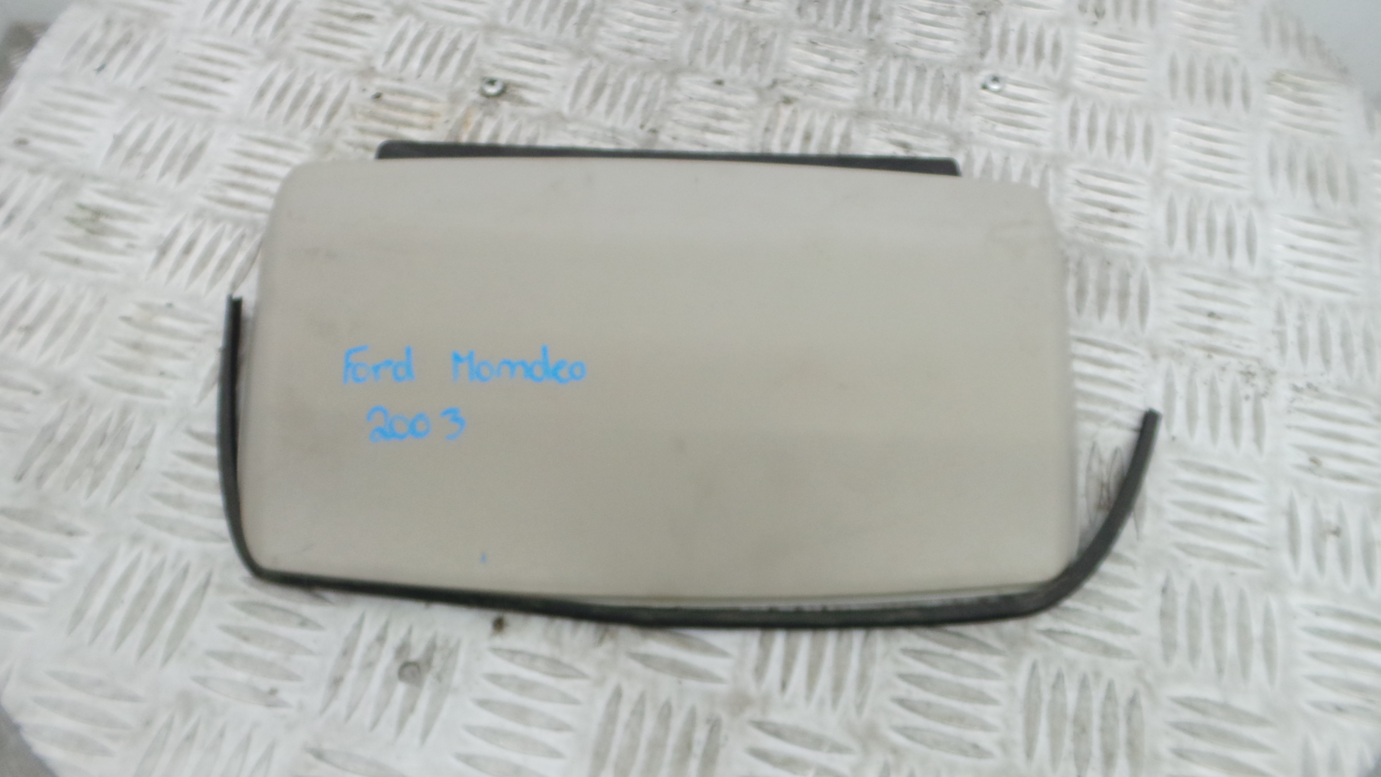 Farolim Stop Central / Luz de Stop Adicional 1151768 - FORD MONDEO III (B5Y)-33637397 Farolim Stop Central / Luz de Stop Adicional 1151768 - FORD MONDEO III (B5Y)-33637397