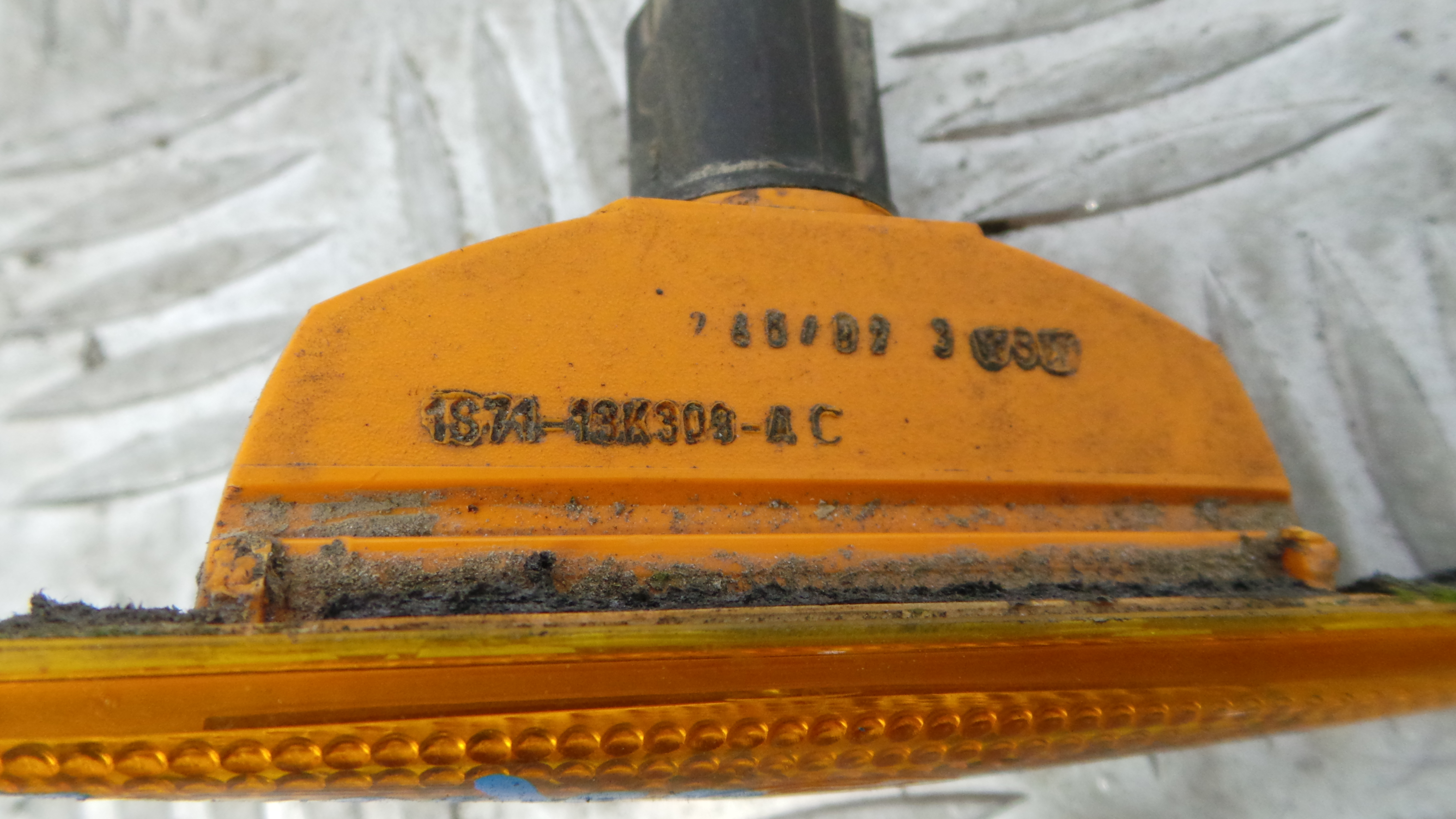 Farolim de pisca Lateral 1S71-13K309-AC - FORD MONDEO III (B5Y)-33637402