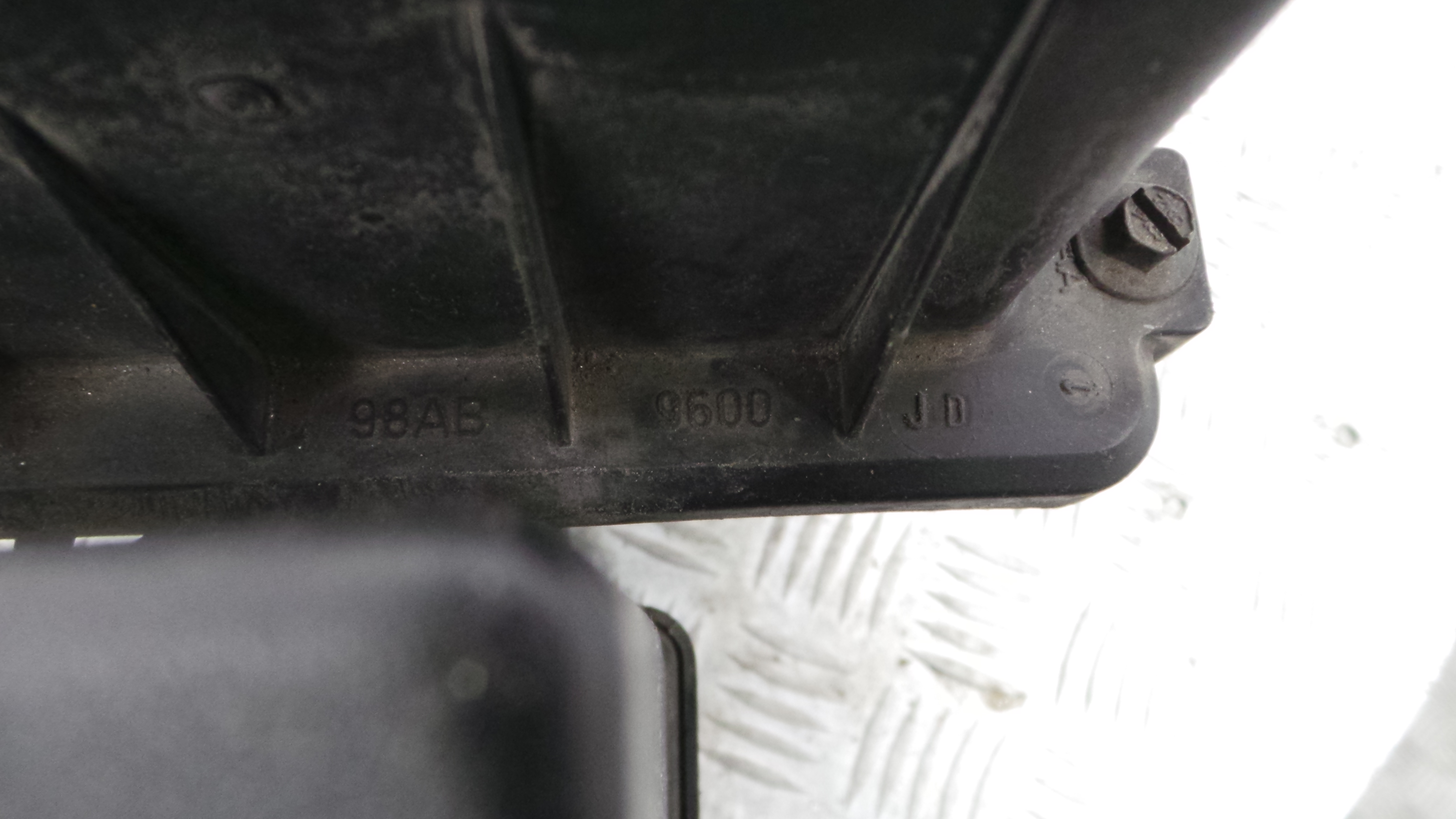 Caixa Filtro de Ar 98AB-9600-JD - FORD FOCUS I (DAW, DBW)-33637865