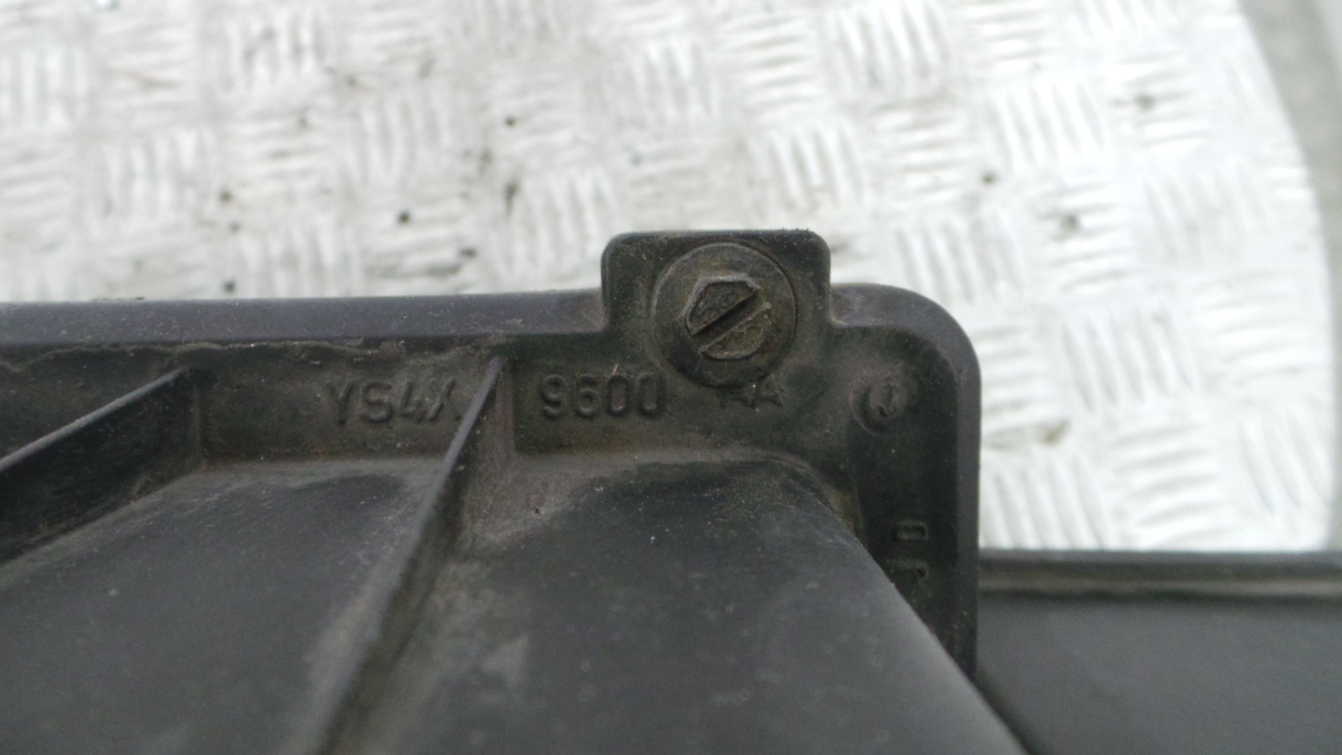 Caixa Filtro de Ar 98AB-9600-JD - FORD FOCUS I (DAW, DBW)-33637865